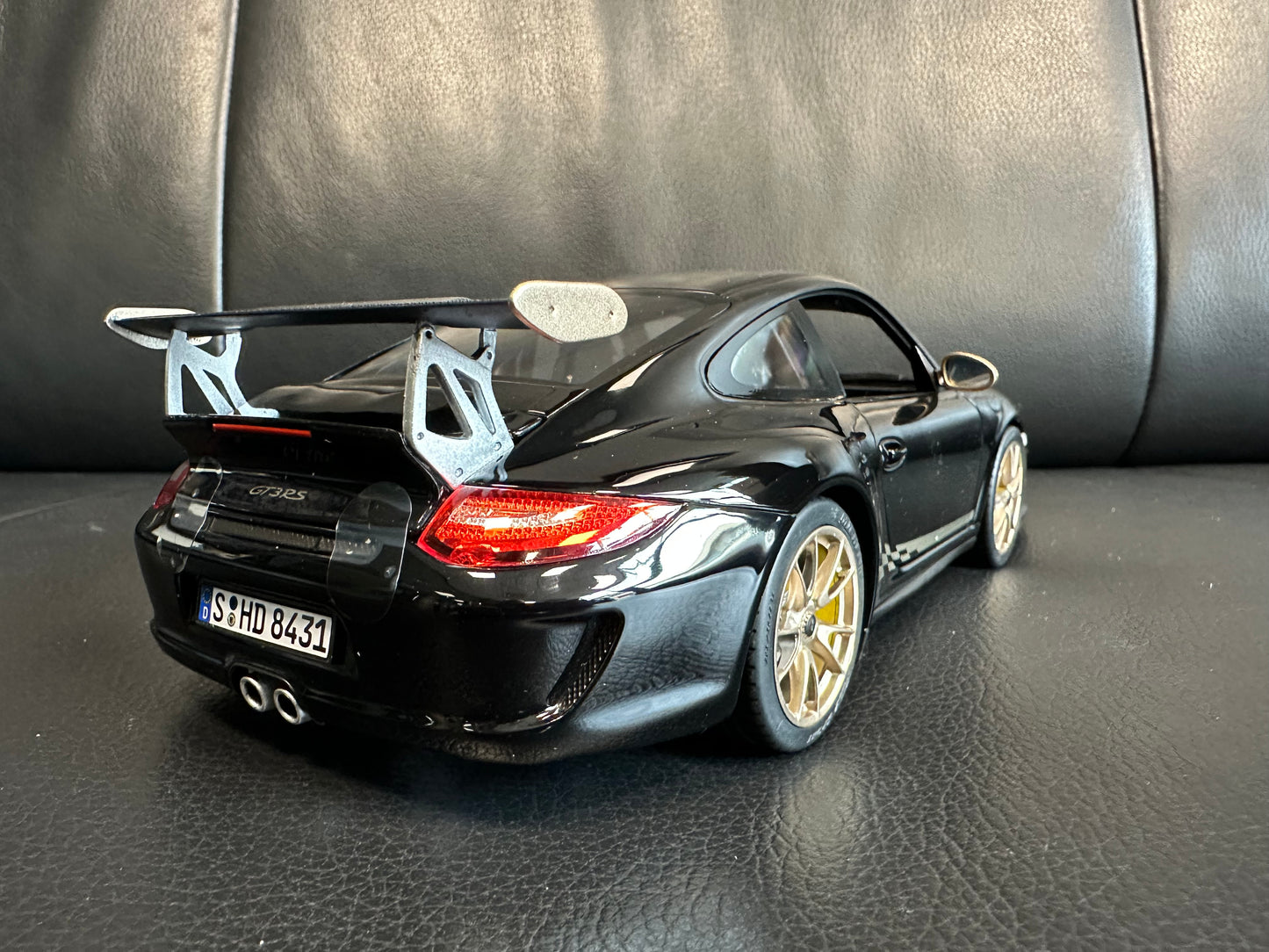 Porsche 911 GT3 RS black/gold 2009 1:18 Norev 187563 Порше 911 ГТ3 РС черен/златен