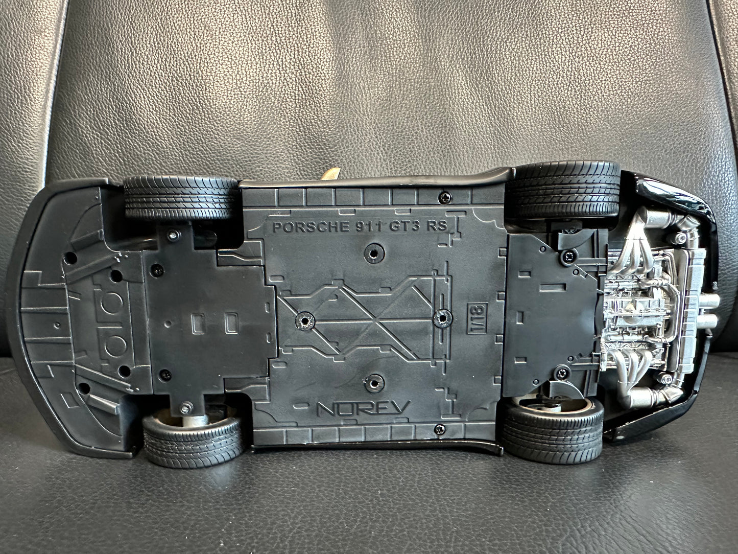 Porsche 911 GT3 RS black/gold 2009 1:18 Norev 187563 Порше 911 ГТ3 РС черен/златен