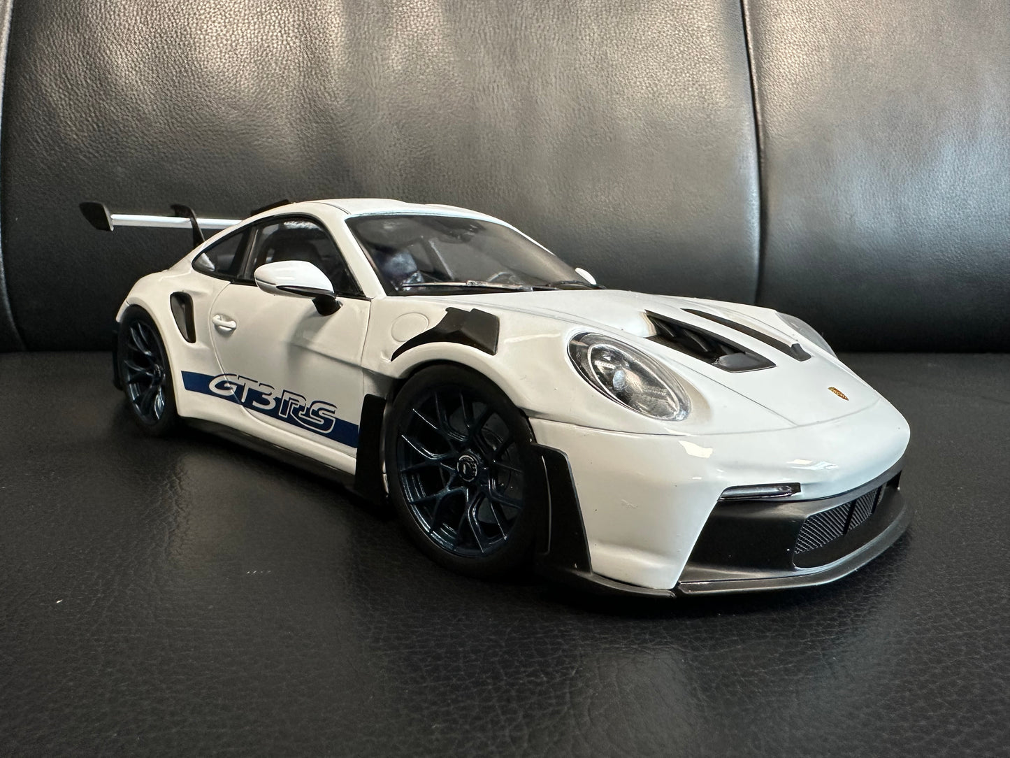 PORSCHE 911 - 992 GT3 RS Carrera 2024 white blue S1812102 Solido 1:18 Порше 911 ГТ3 РС бял