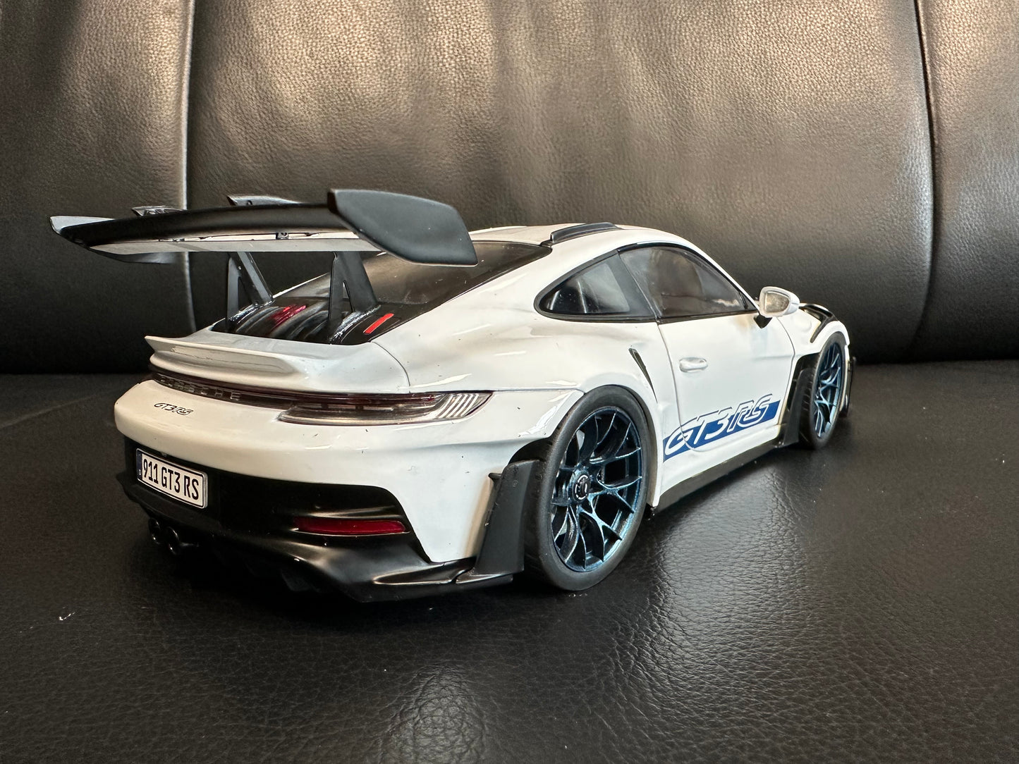 PORSCHE 911 - 992 GT3 RS Carrera 2024 white blue S1812102 Solido 1:18 Порше 911 ГТ3 РС бял