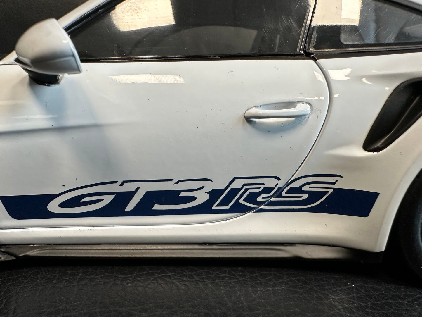 PORSCHE 911 - 992 GT3 RS Carrera 2024 white blue S1812102 Solido 1:18 Порше 911 ГТ3 РС бял