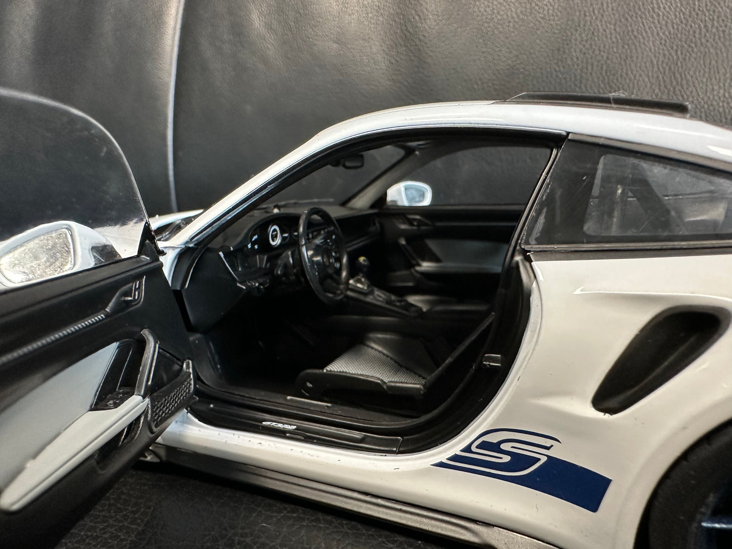 PORSCHE 911 - 992 GT3 RS Carrera 2024 white blue S1812102 Solido 1:18 Порше 911 ГТ3 РС бял