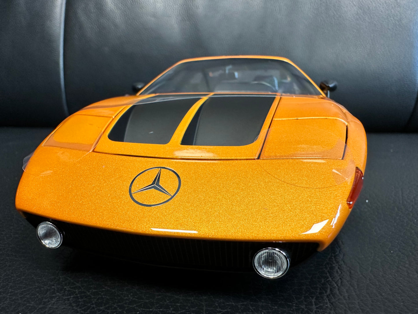 Mercedes Benz C111 1970 orange 1:18 NOREV 183050 Мерцедес Бенц Ц111 отваряем оранжев