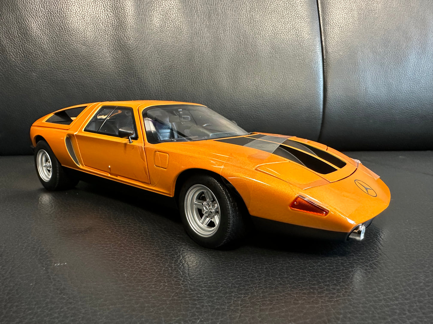 Mercedes Benz C111 1970 orange 1:18 NOREV 183050 Мерцедес Бенц Ц111 отваряем оранжев