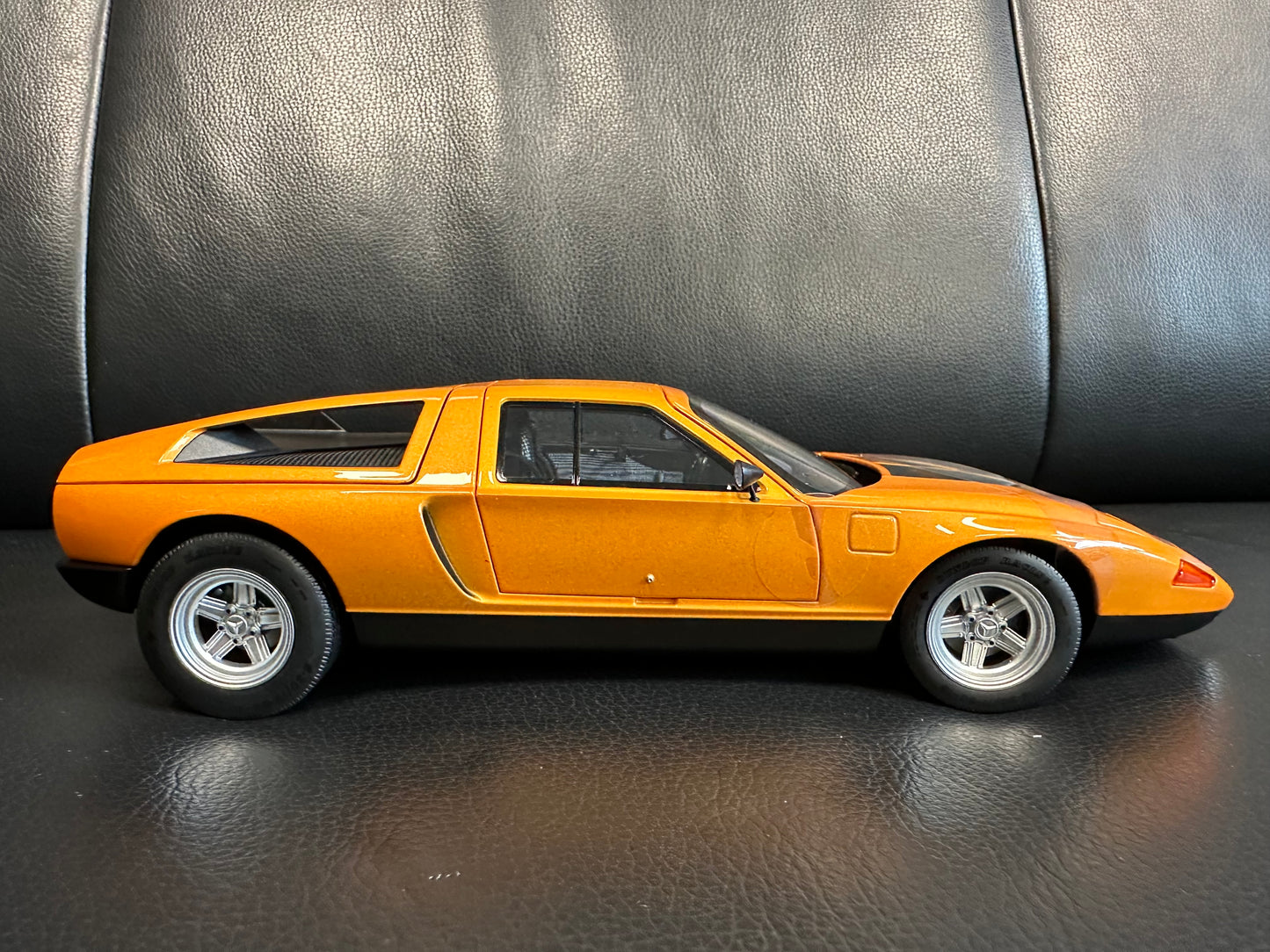 Mercedes Benz C111 1970 orange 1:18 NOREV 183050 Мерцедес Бенц Ц111 отваряем оранжев