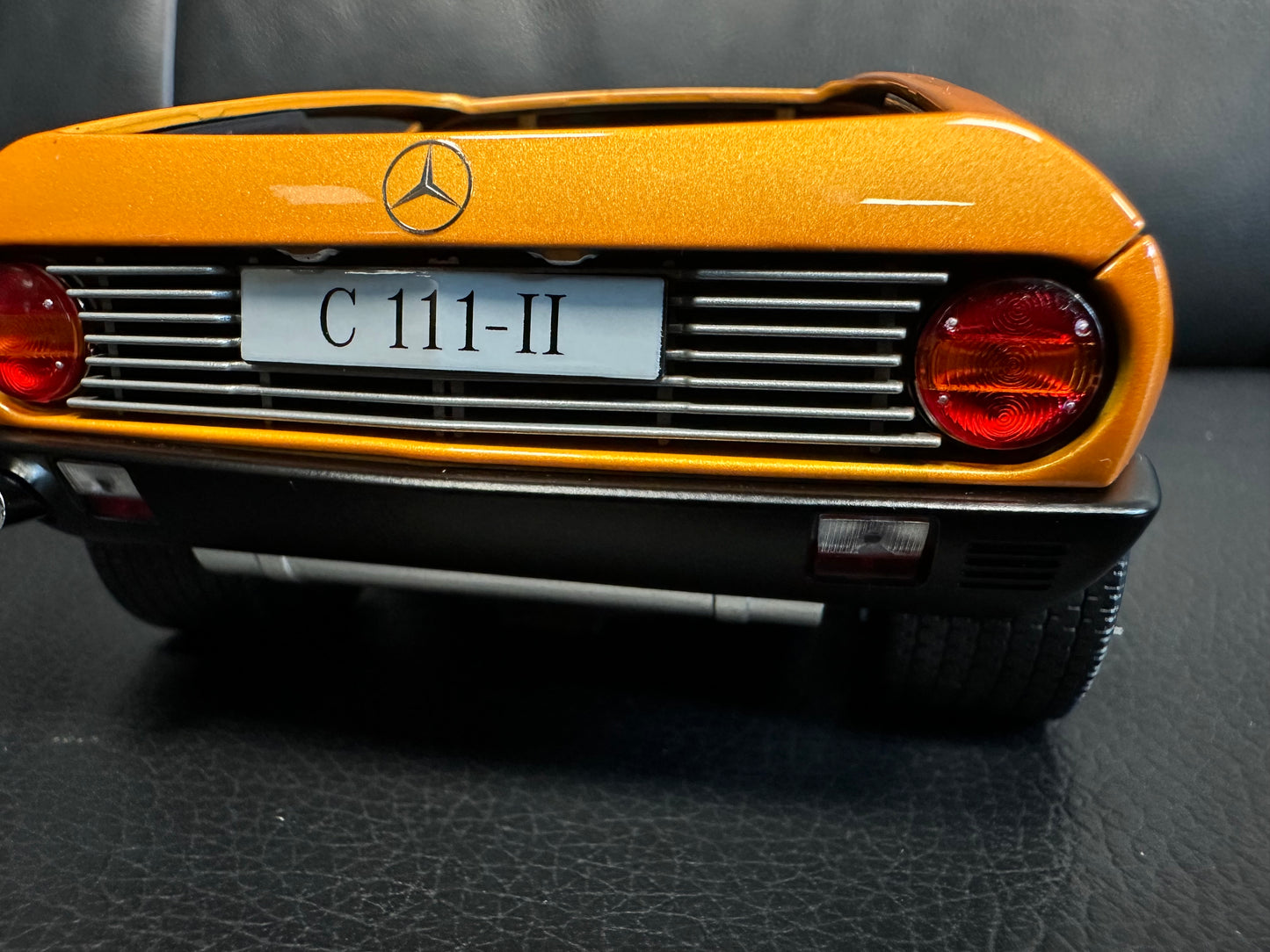 Mercedes Benz C111 1970 orange 1:18 NOREV 183050 Мерцедес Бенц Ц111 отваряем оранжев