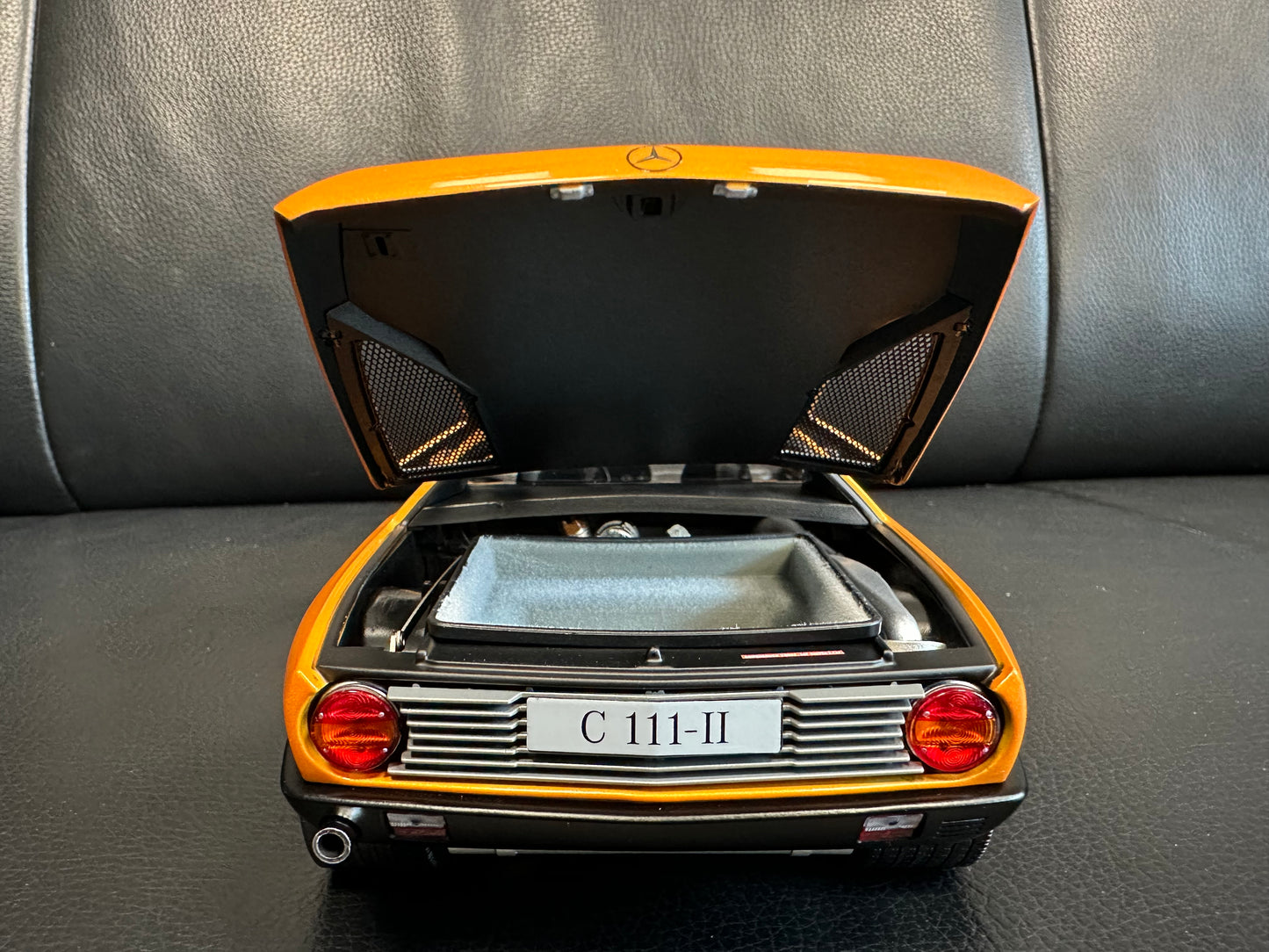 Mercedes Benz C111 1970 orange 1:18 NOREV 183050 Мерцедес Бенц Ц111 отваряем оранжев