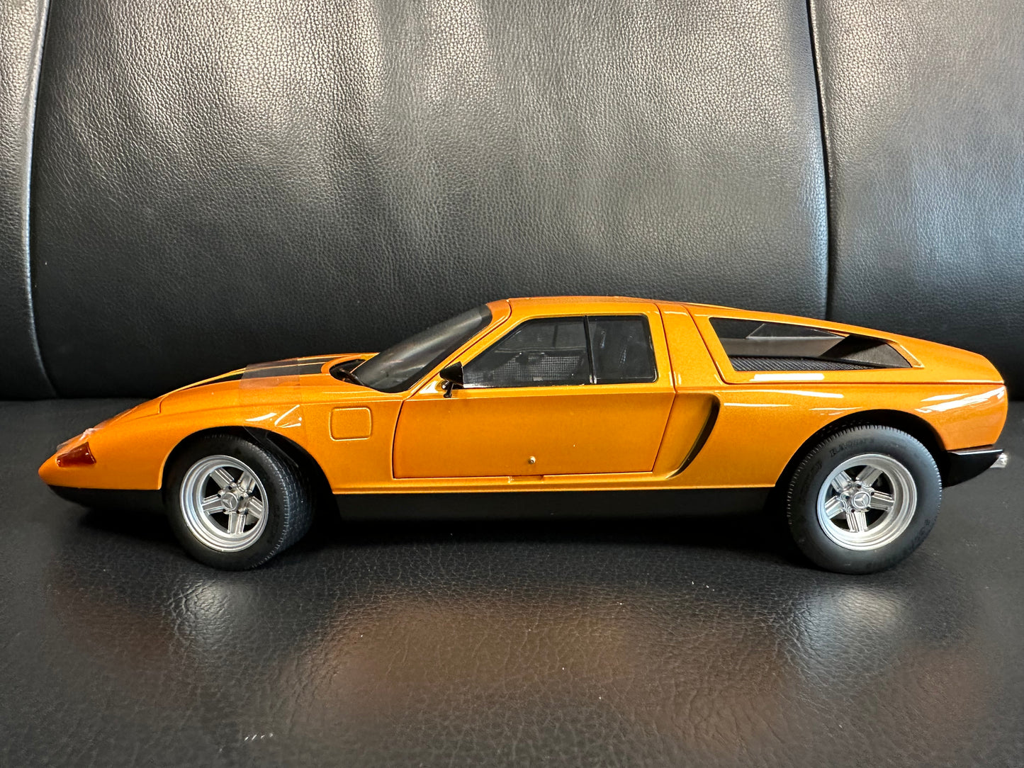 Mercedes Benz C111 1970 orange 1:18 NOREV 183050 Мерцедес Бенц Ц111 отваряем оранжев