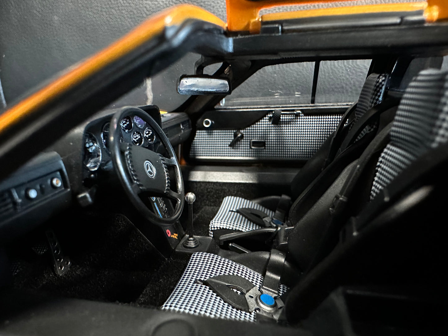 Mercedes Benz C111 1970 orange 1:18 NOREV 183050 Мерцедес Бенц Ц111 отваряем оранжев