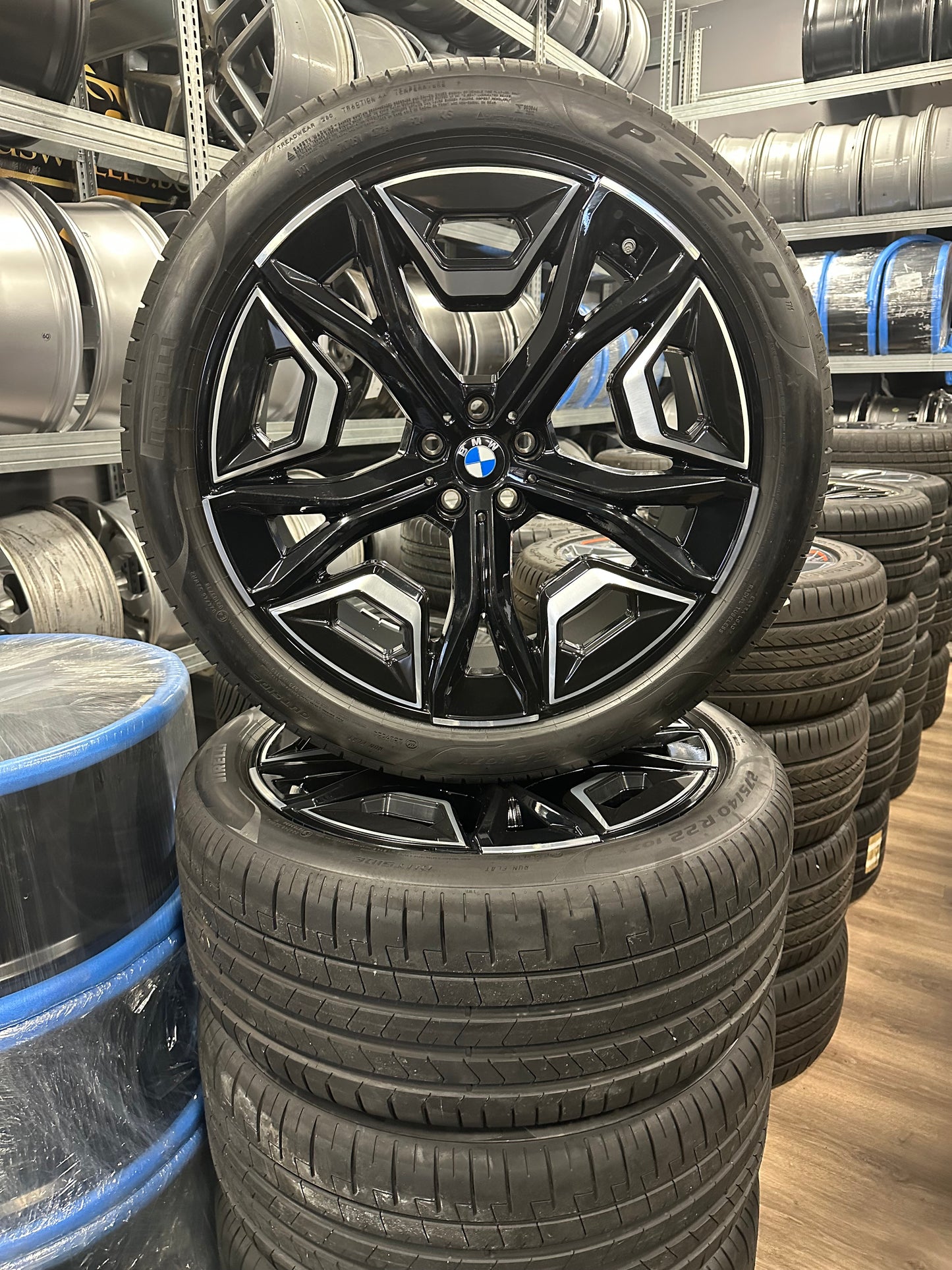 Като Нови Оригинални BMW iX20 i20 22 Zoll 1020 Бмв 22 цола джанти 1020 летен комплект летни гуми