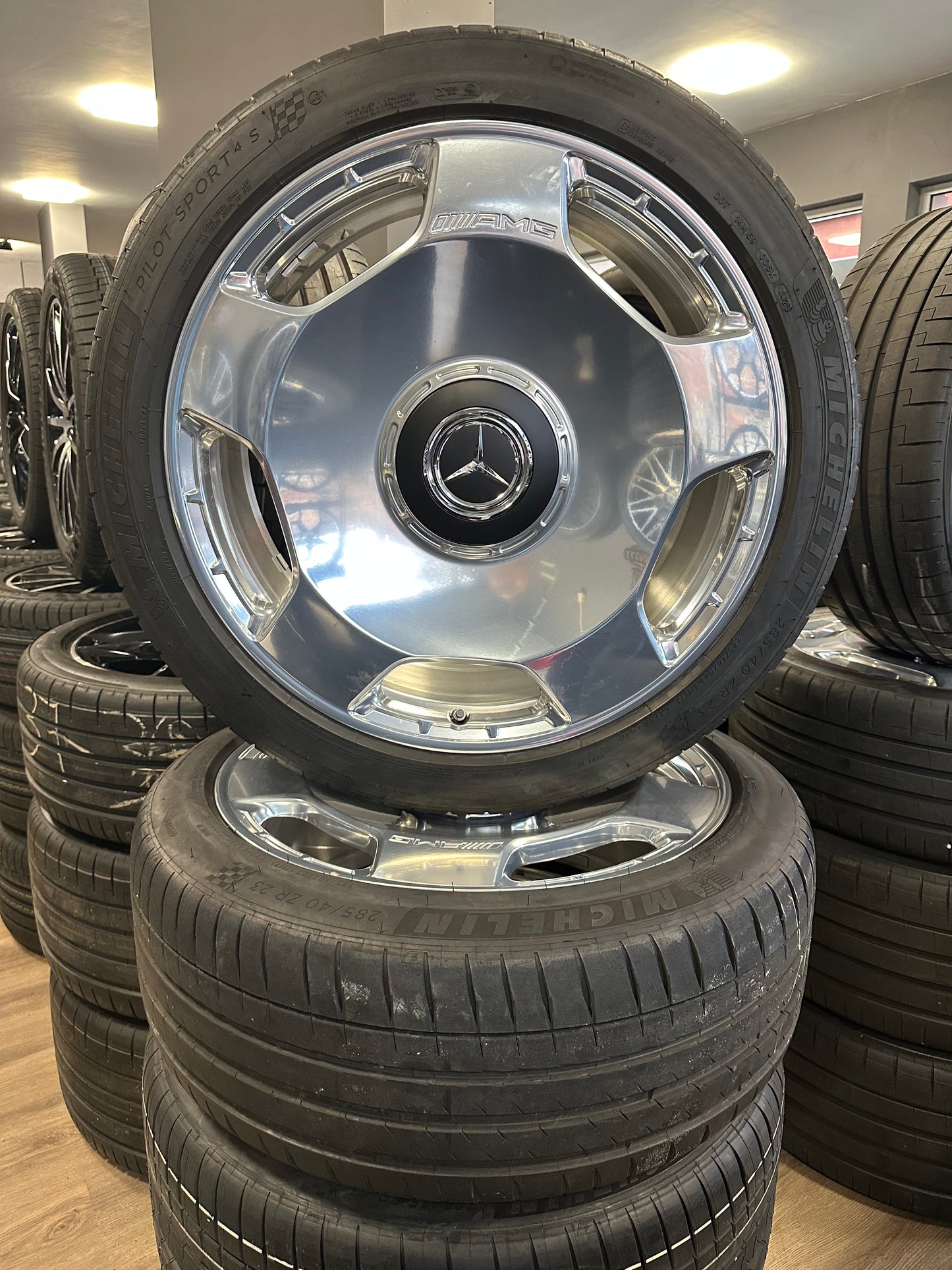 Оригинал като нови Mercedes GLS 63 AMG X167 W167 23 Zoll Мерцедес ГЛС63 AMG X167 W167 23 цола джанти летен комплект летни гуми