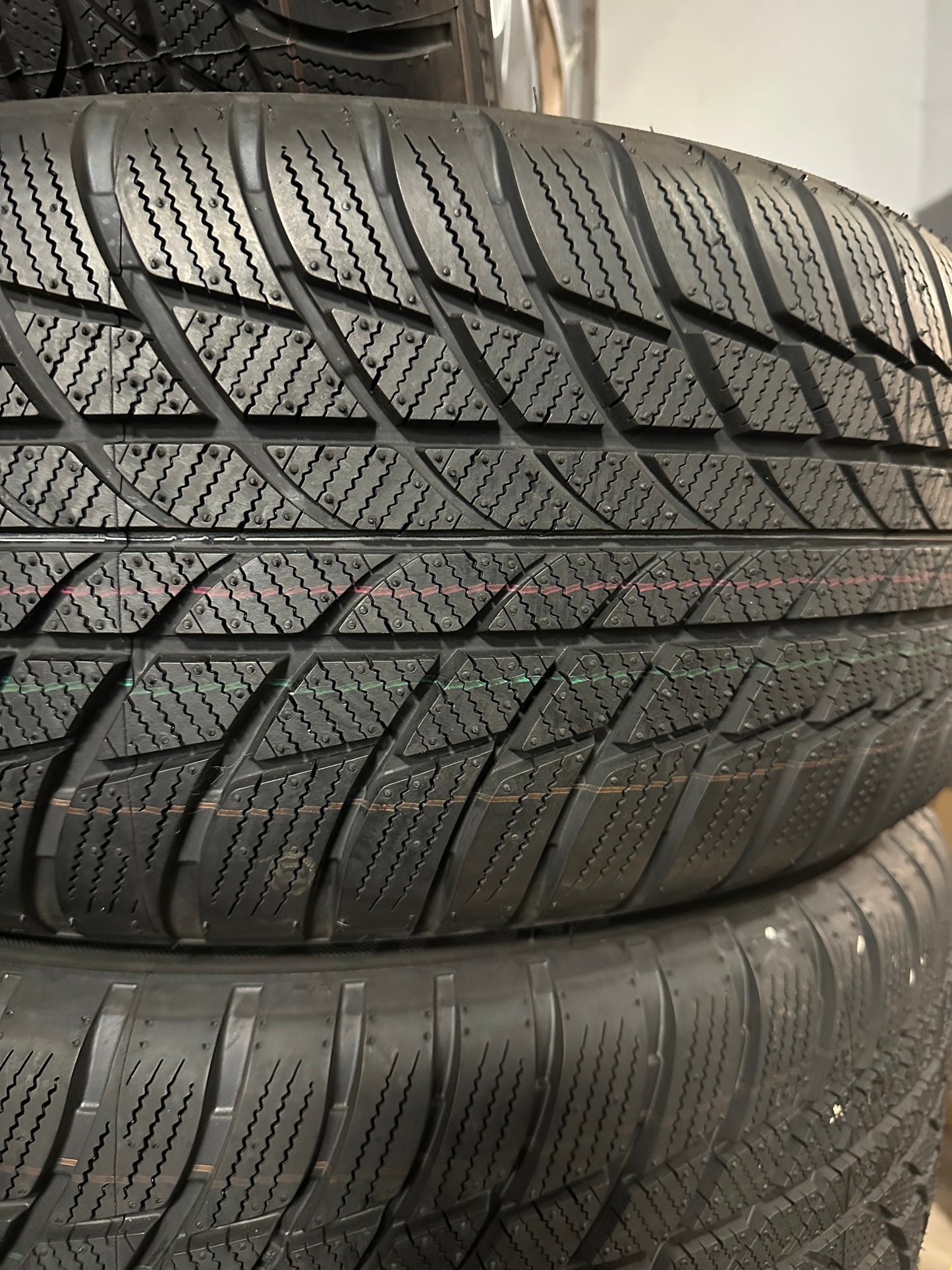 Оригинални Нови BMW X1 X2 F48 F39 Бмв 225 50 18 цола зимен комплект зимни гуми 5x112