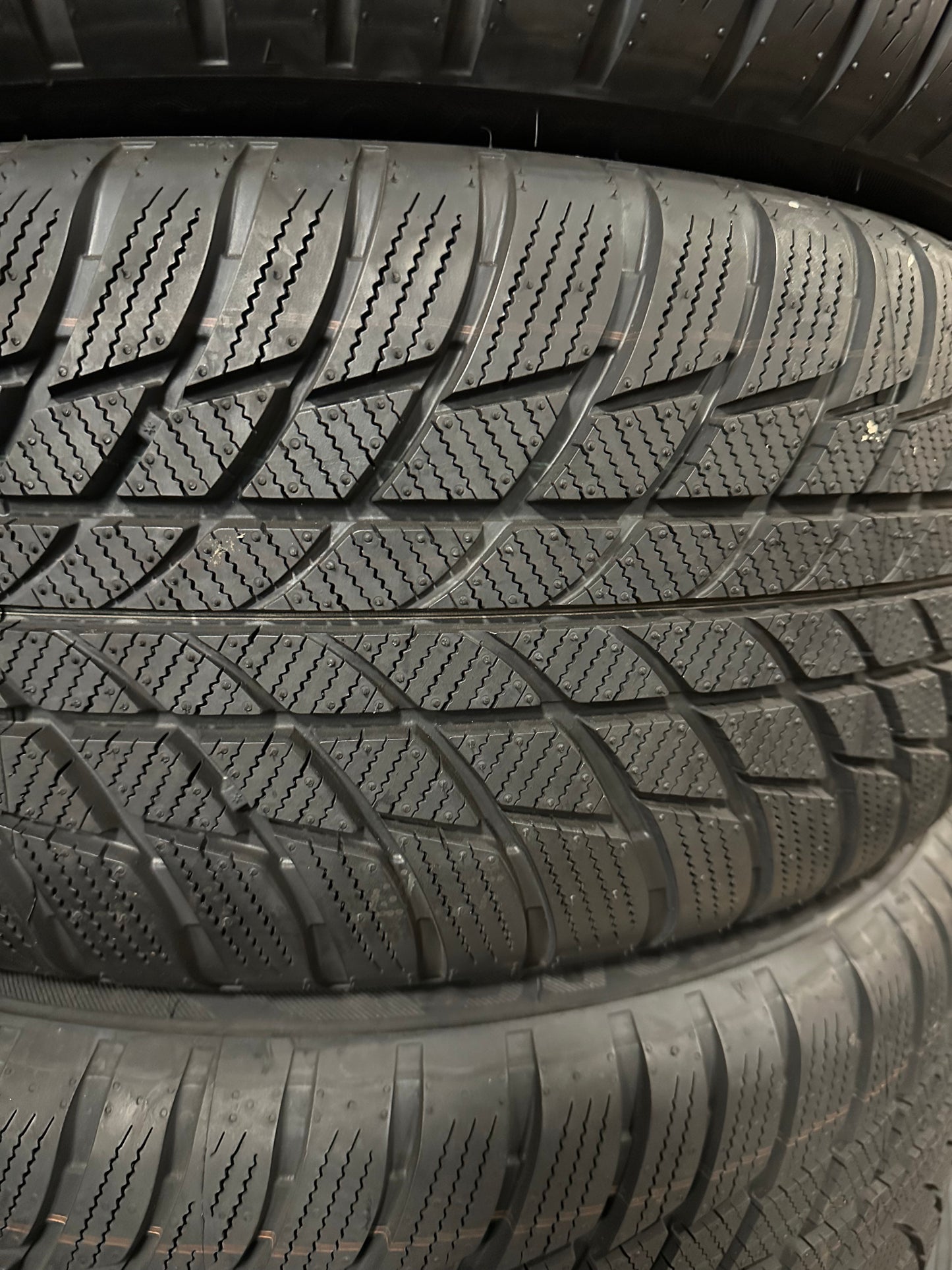 Оригинални Нови BMW X1 X2 F48 F39 Бмв 225 50 18 цола зимен комплект зимни гуми 5x112