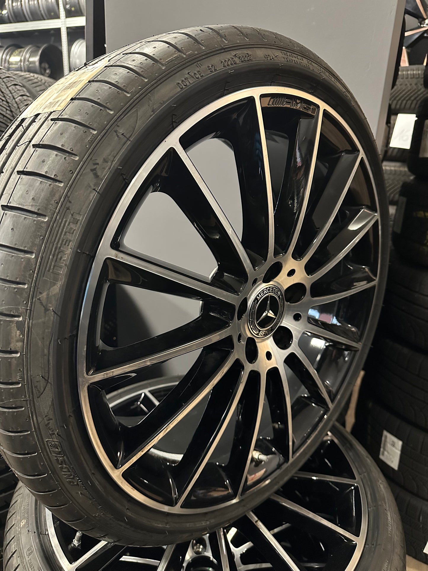 Като Нови Оригинал Mercedes E klasse W213 AMG 20 Zoll Мерцедес Е класа W213 20 цола AMG джанти летен комплект летни гуми