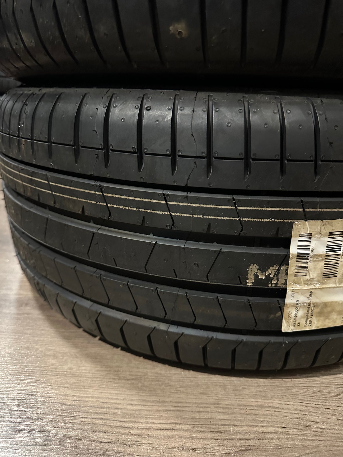 Като Нови Оригинал Mercedes E klasse W213 AMG 20 Zoll Мерцедес Е класа W213 20 цола AMG джанти летен комплект летни гуми