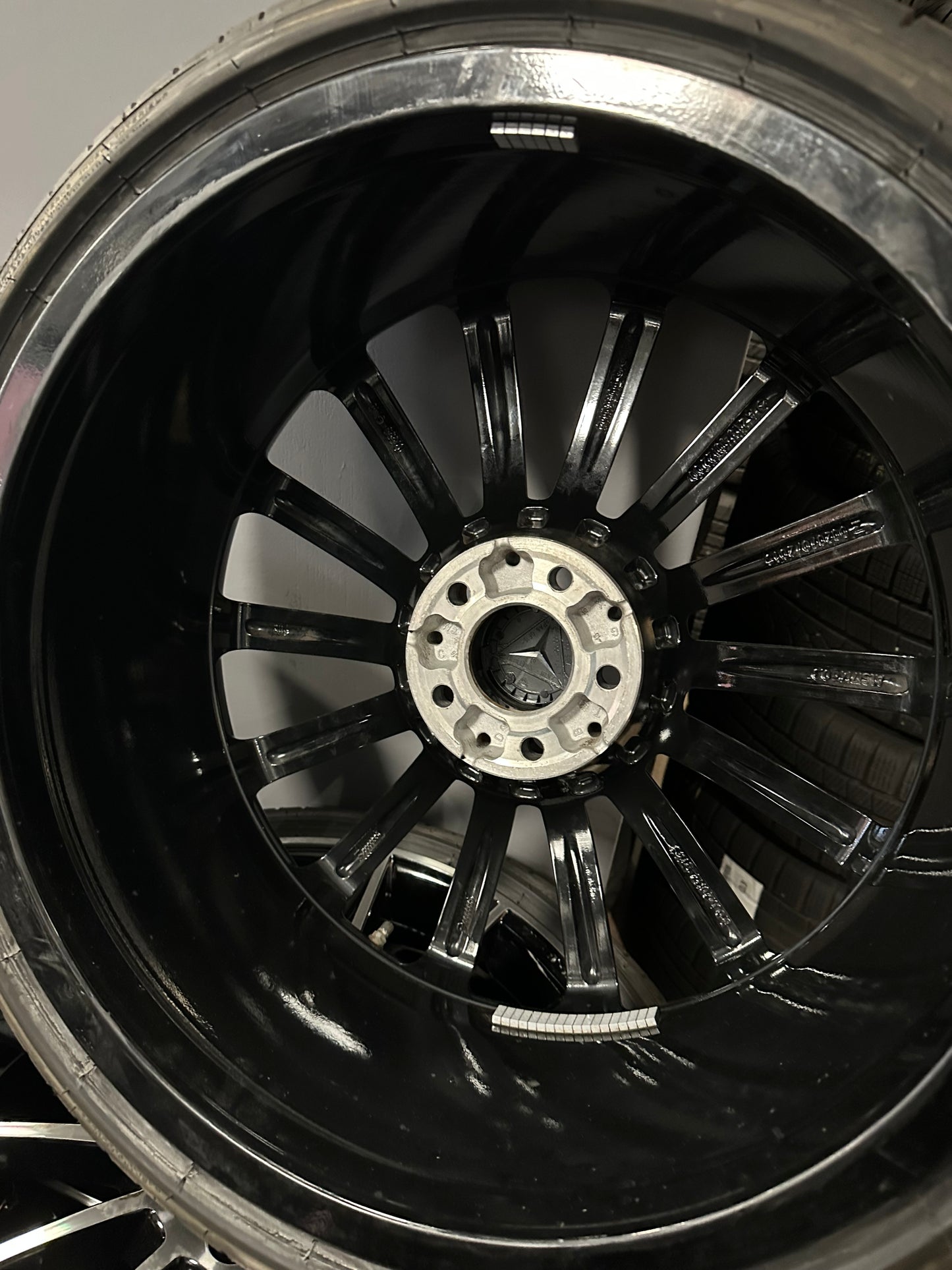 Като Нови Оригинал Mercedes E klasse W213 AMG 20 Zoll Мерцедес Е класа W213 20 цола AMG джанти летен комплект летни гуми