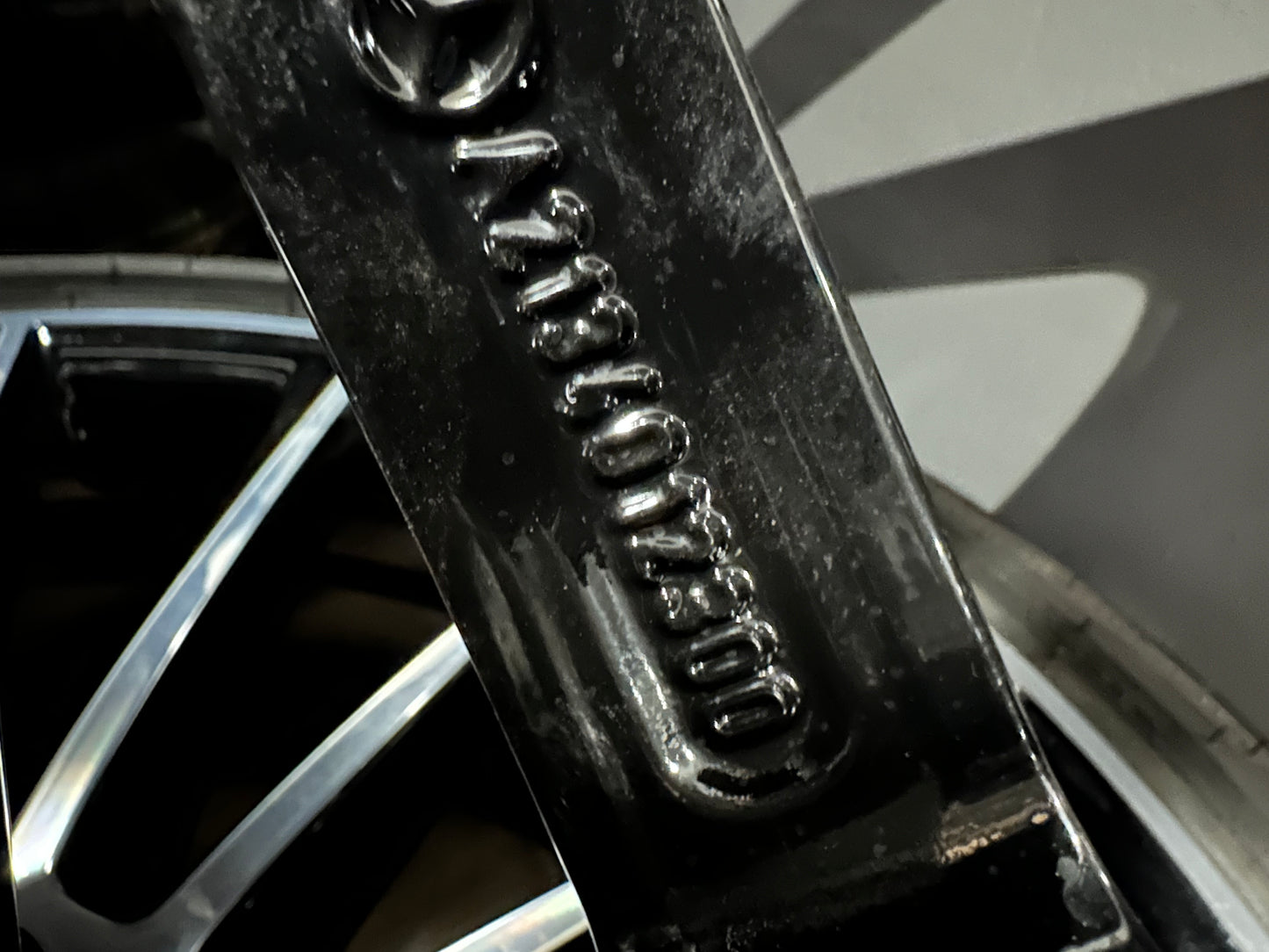 Като Нови Оригинал Mercedes E klasse W213 AMG 20 Zoll Мерцедес Е класа W213 20 цола AMG джанти летен комплект летни гуми