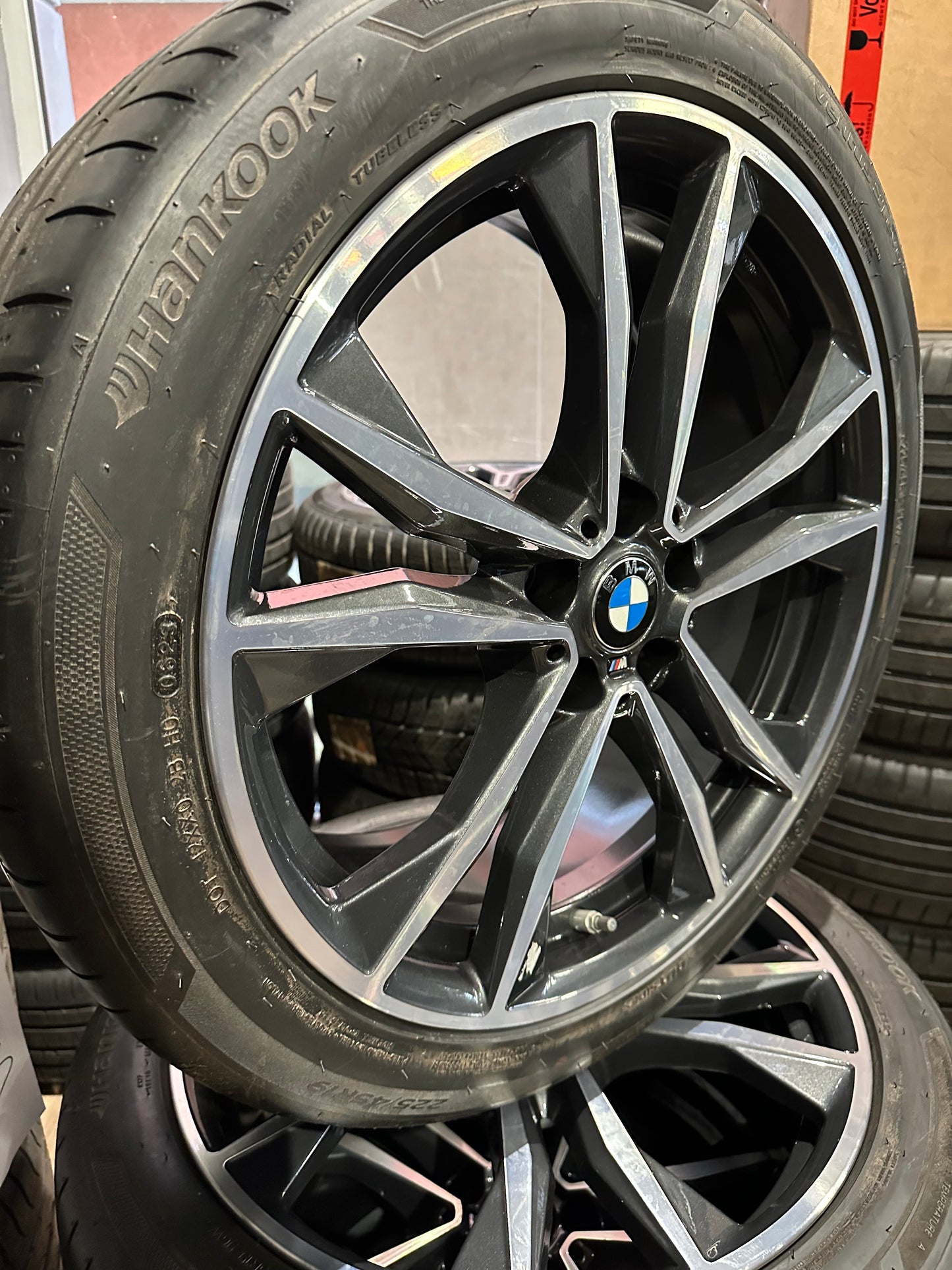 Оригинални Като Нови BMW X1 X2 F48 F39 Бмв 19 цола джанти M715 летен комплект летни гуми