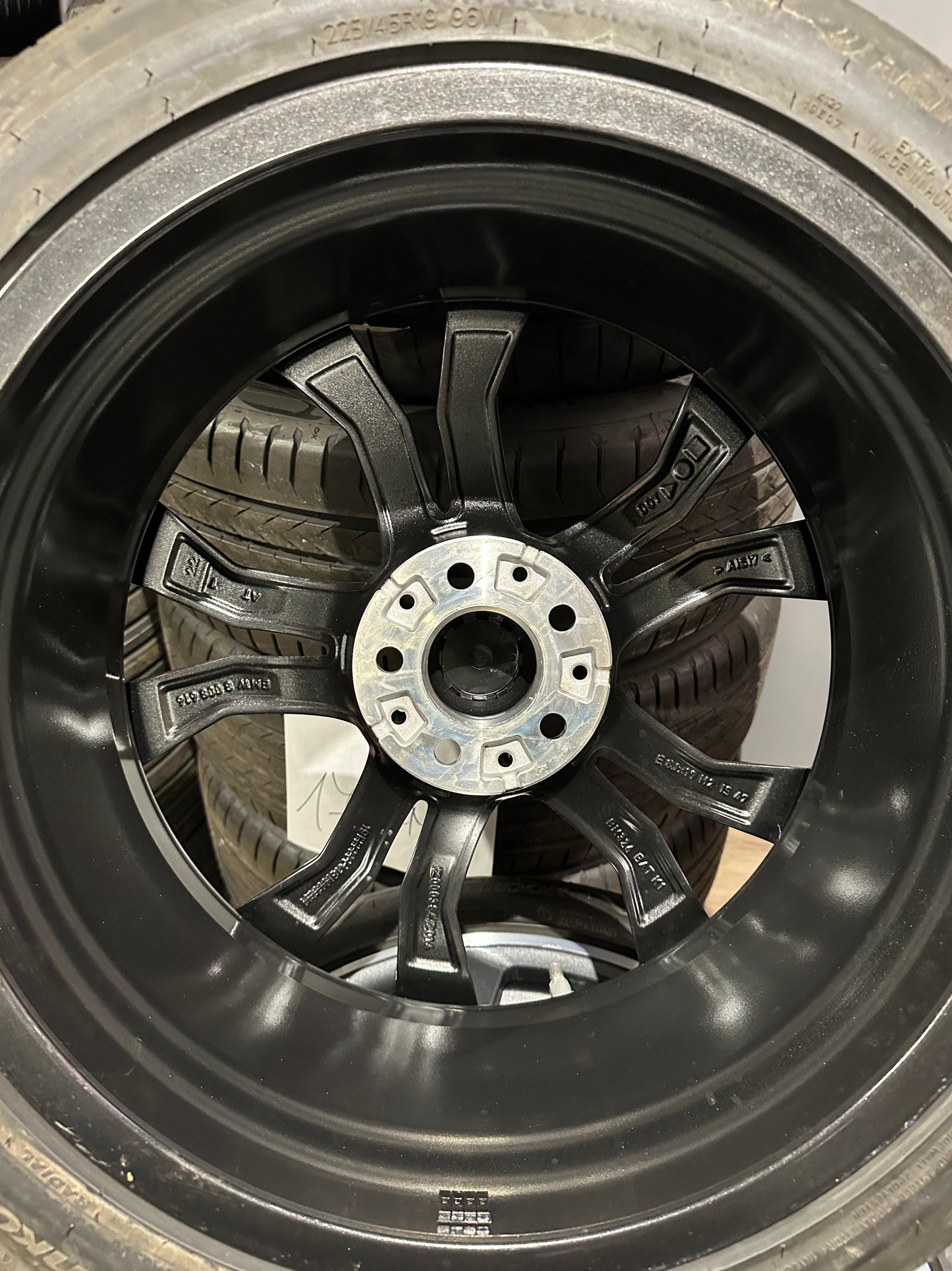 Оригинални Като Нови BMW X1 X2 F48 F39 Бмв 19 цола джанти M715 летен комплект летни гуми