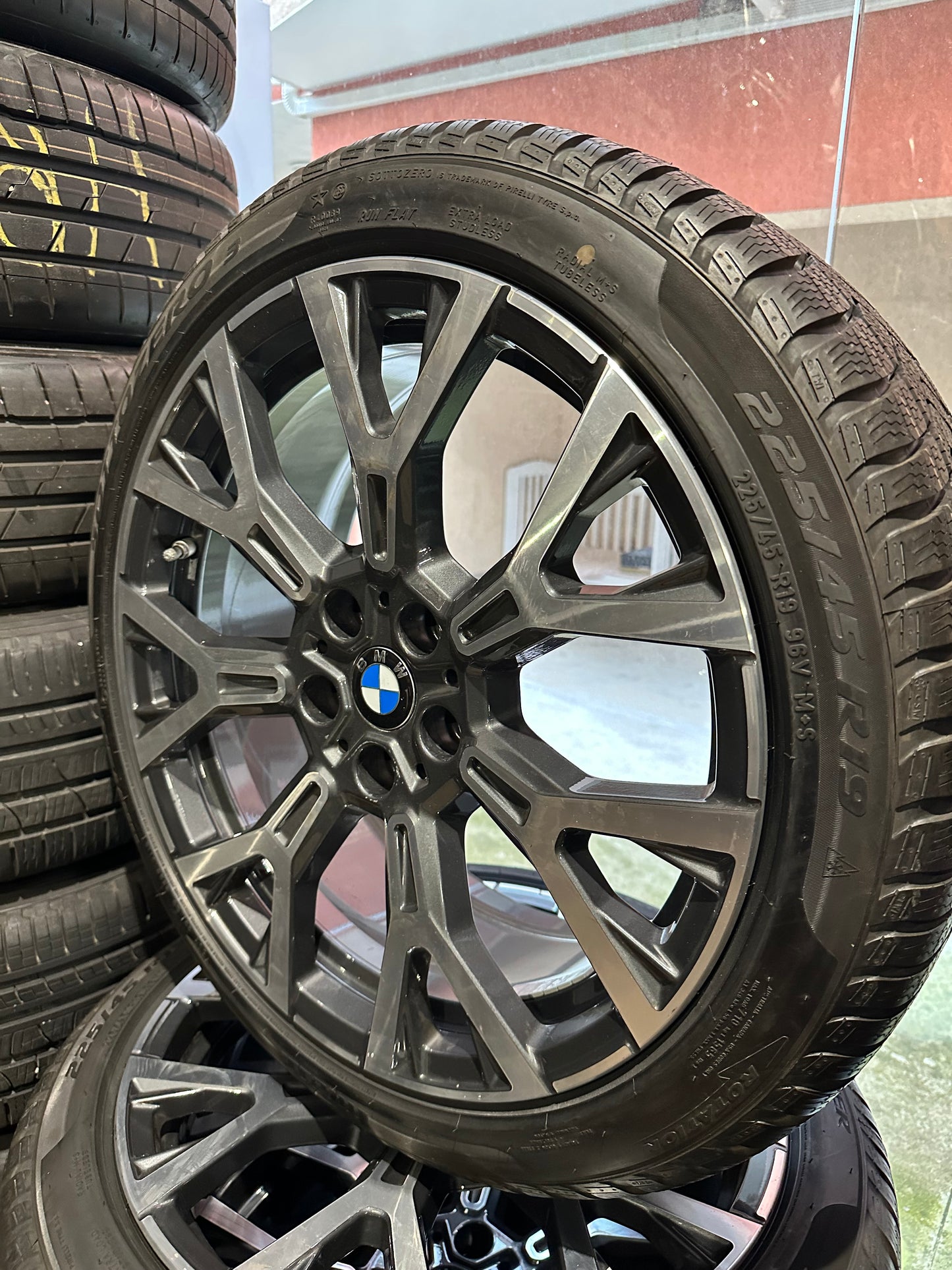 Оригинални като Нови BMW X1 X2 F48 F39 Бмв 225 45 19 цола зимен комплект зимни гуми 5x112