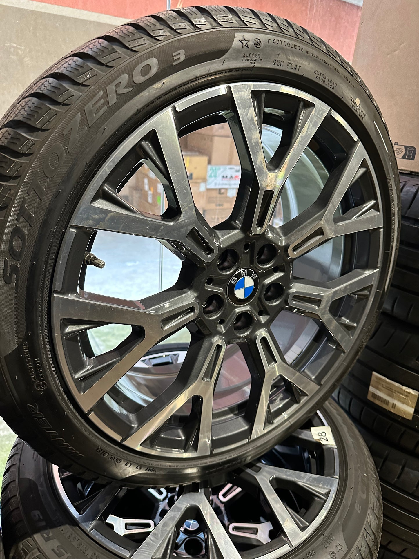 Оригинални като Нови BMW X1 X2 F48 F39 Бмв 225 45 19 цола зимен комплект зимни гуми 5x112