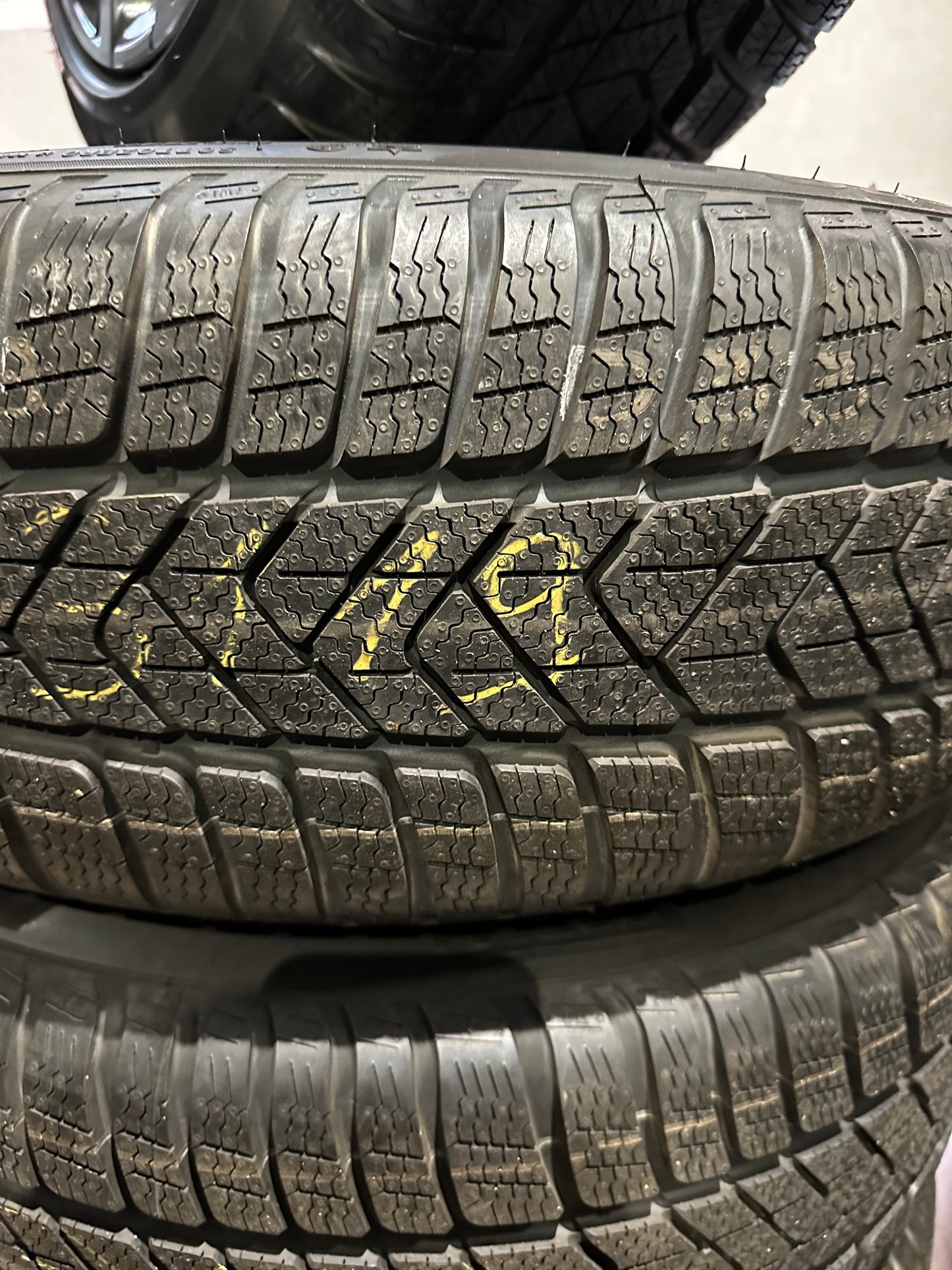 Оригинални като Нови BMW X1 X2 F48 F39 Бмв 225 45 19 цола зимен комплект зимни гуми 5x112