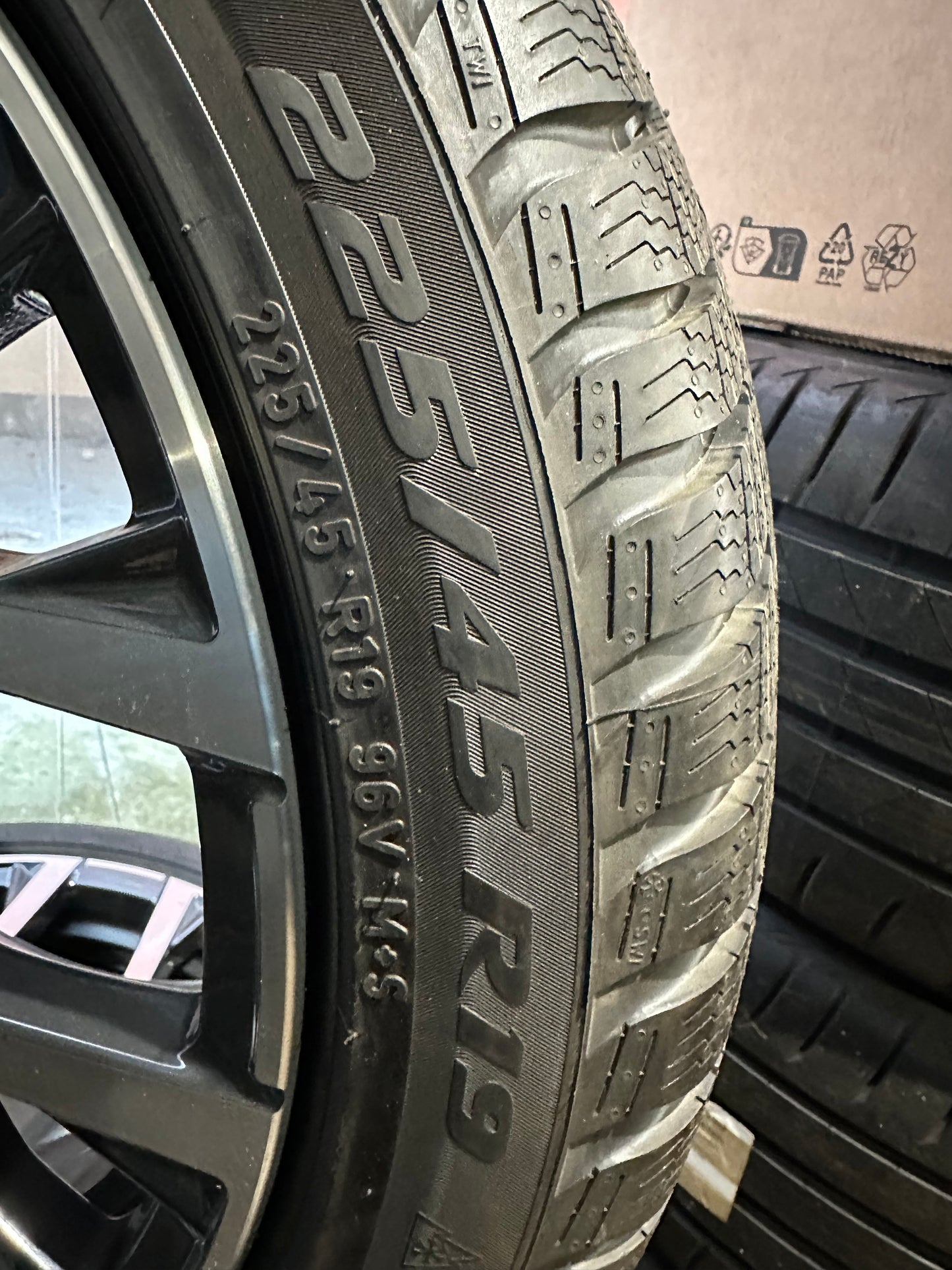 Оригинални като Нови BMW X1 X2 F48 F39 Бмв 225 45 19 цола зимен комплект зимни гуми 5x112