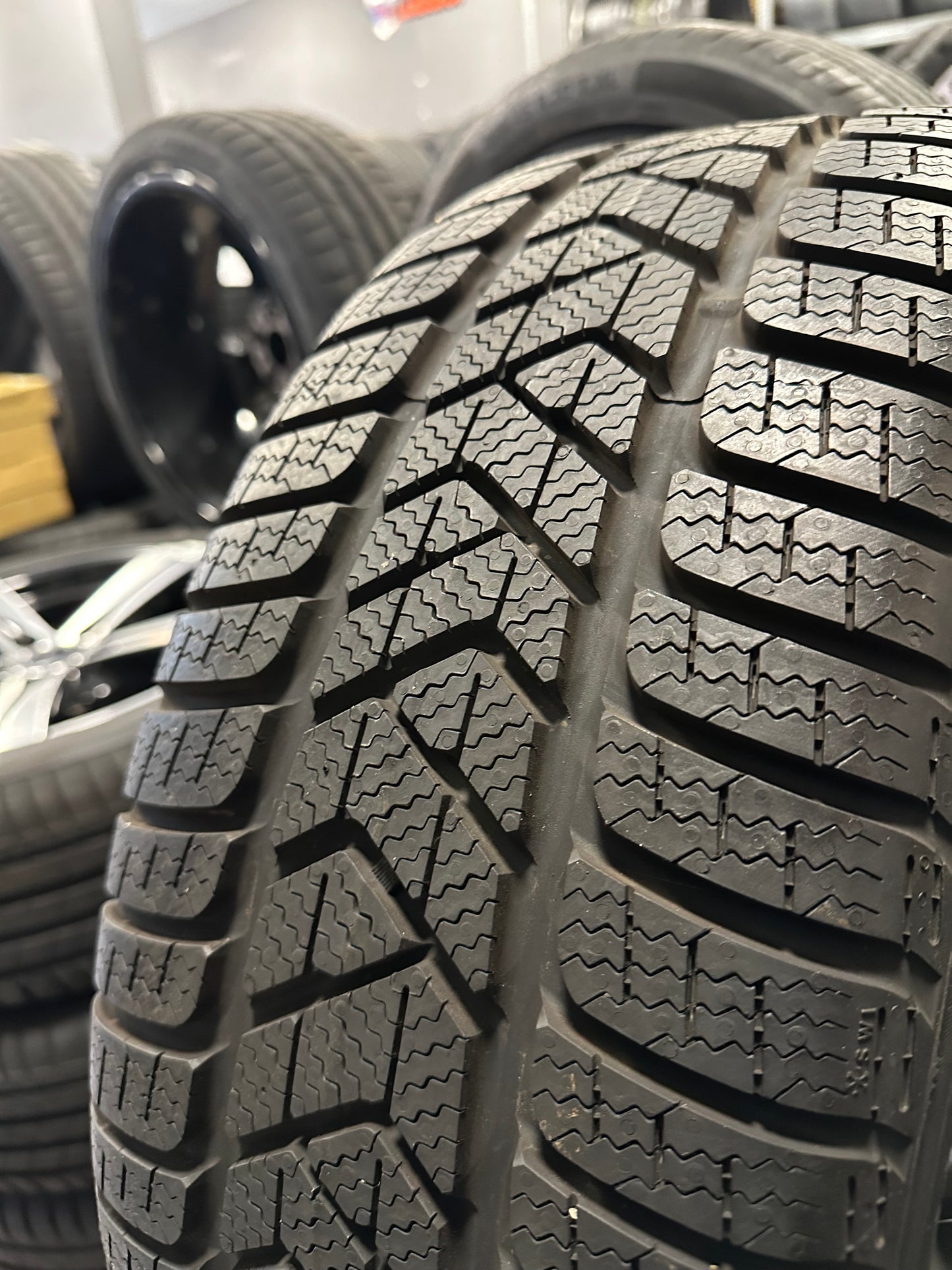 Mercedes C klasse Мерцедес Ц класа W205 18 цола зимен комплект зимни гуми