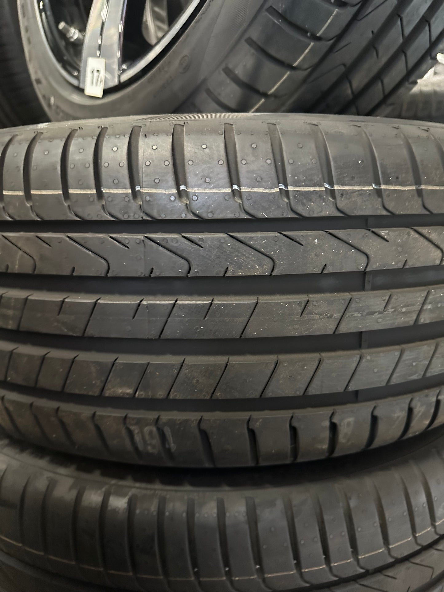 Нови Оригинал Mercedes C klasse 18 Zoll Мерцедес Ц класа W206 18 цола летен комплект летни гуми