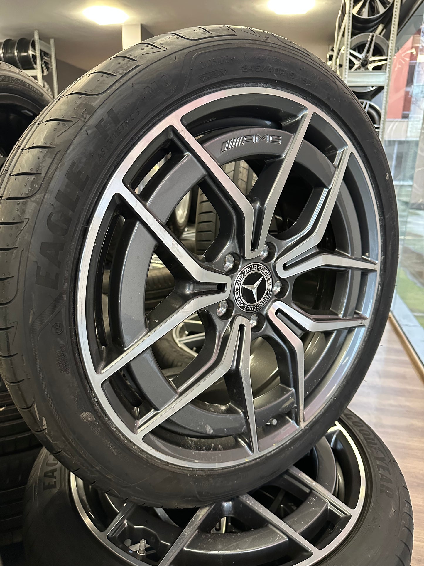 Като Нови Оригинал Mercedes E Klasse W213 Мерцедес Е класа W213 S213 19 цола AMG джанти летен комплект летни гуми