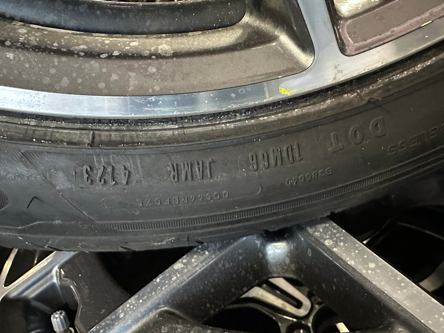 Като Нови Оригинал Mercedes E Klasse W213 Мерцедес Е класа W213 S213 19 цола AMG джанти летен комплект летни гуми