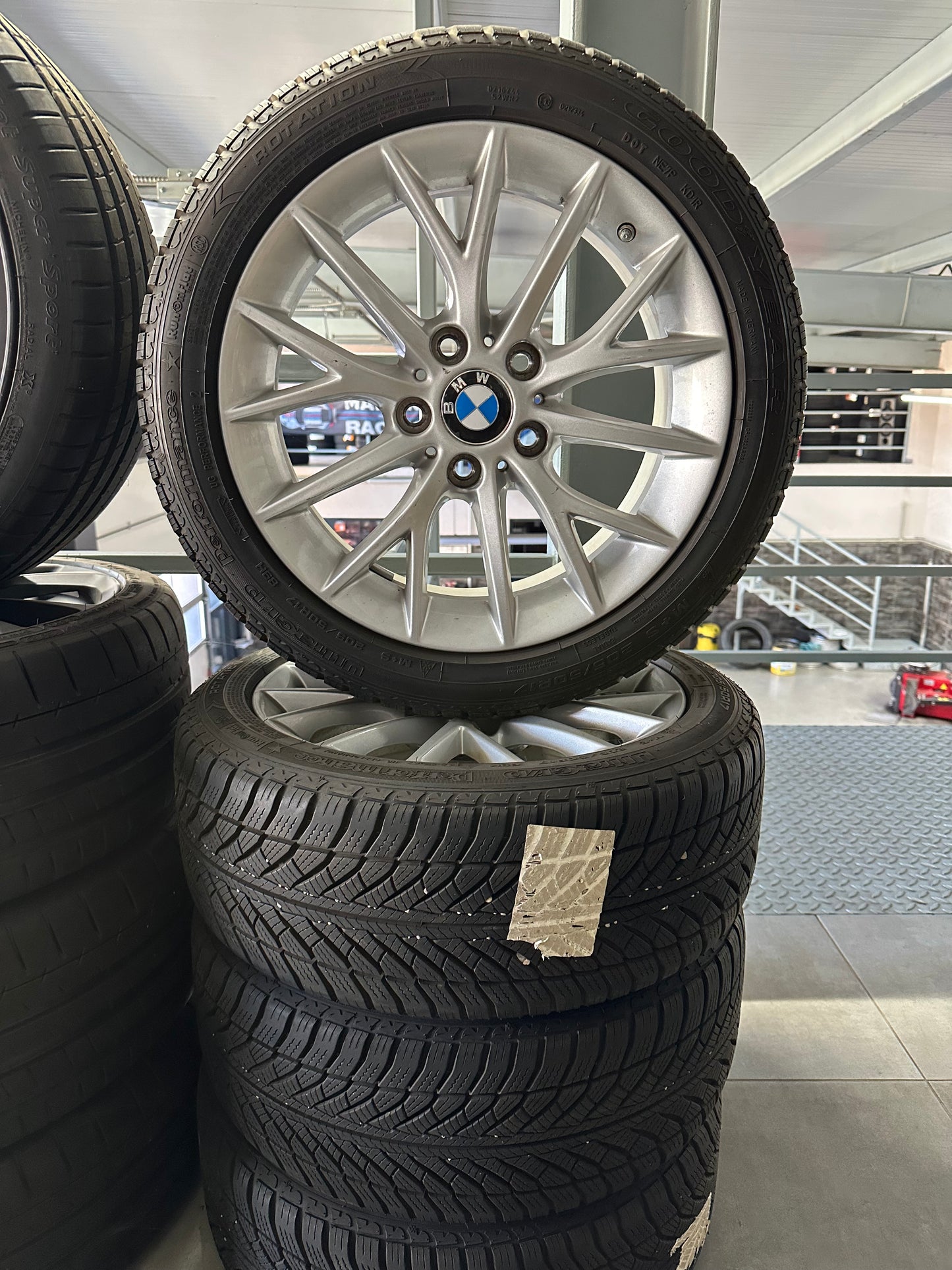 BMW 1er 2er серия F20 F21 17 Zoll Бмв 1-ва 2-ра серия Ф20 Ф21 17 цола зимен комплект зимни гуми