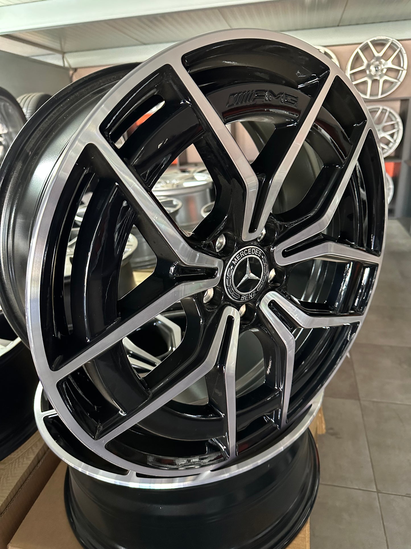 Оригинални Нови Mercedes E Klasse W213 AMG 19 Zoll Мерцедес Е Класа W213 Алуминиеви джанти AMG 19 цола A2134016500