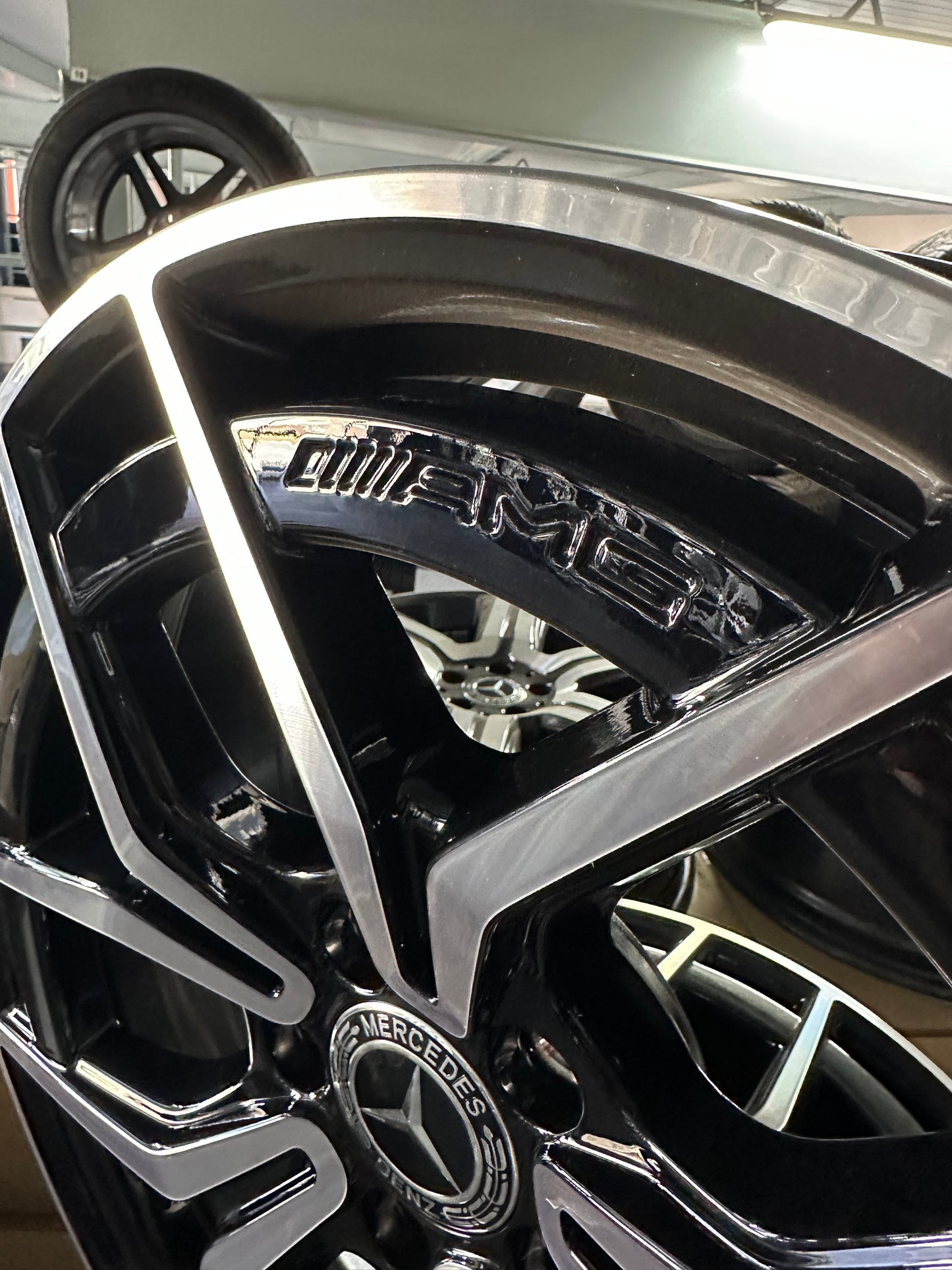 Оригинални Нови Mercedes E Klasse W213 AMG 19 Zoll Мерцедес Е Класа W213 Алуминиеви джанти AMG 19 цола A2134016500