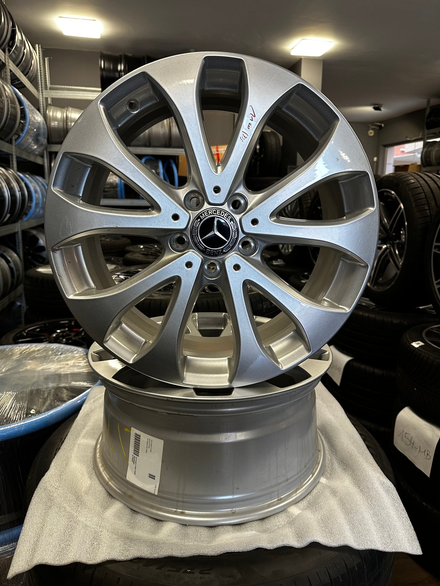 Нови Оригинални Mercedes E Klasse W213 18 Zoll Мерцедес Е Класа W213 Алуминиеви джанти 18 цола 8J ET43 A2134011100