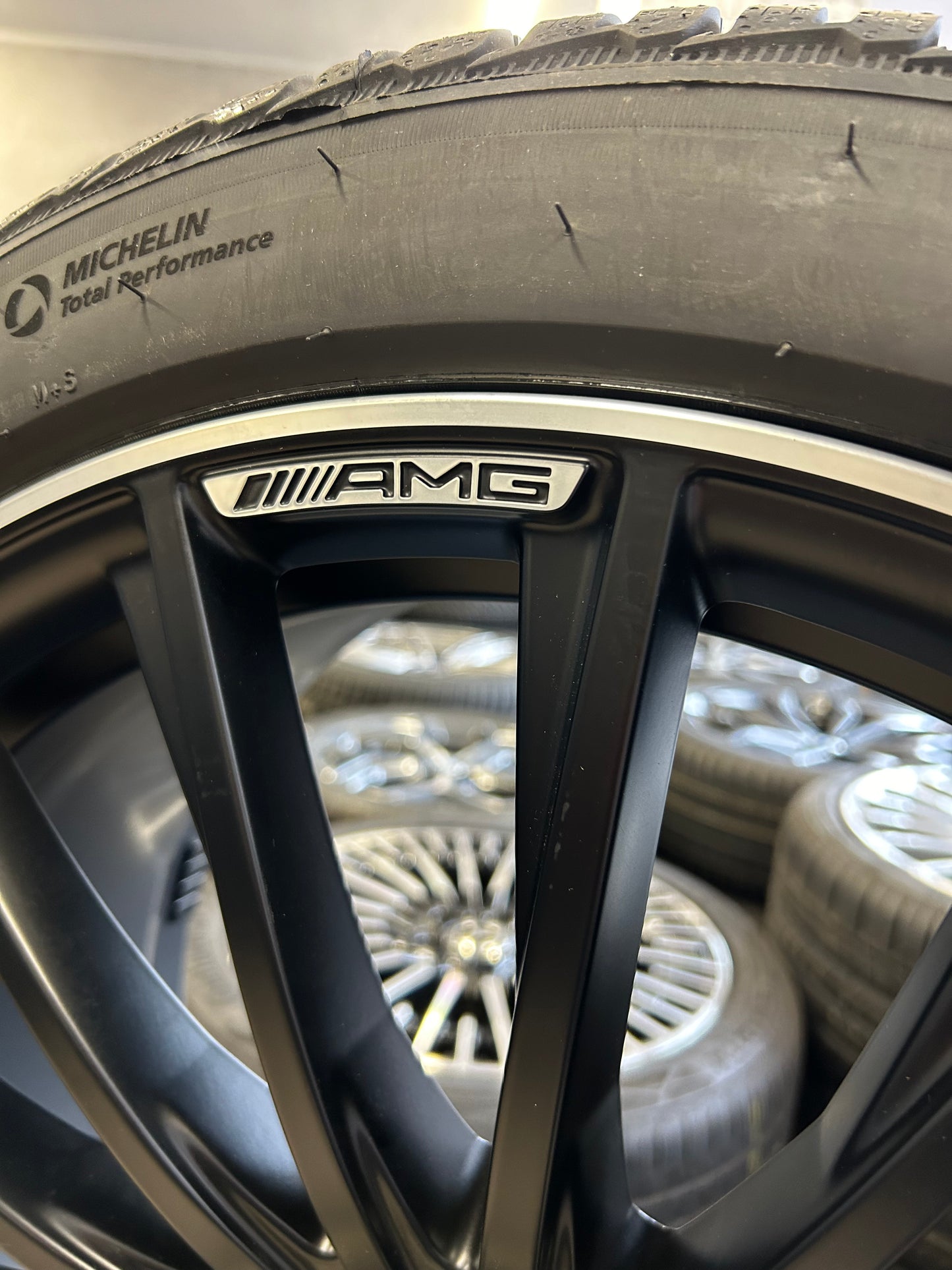 Оригинал Mercedes S63 AMG W223 V223 21 Zoll Мерцедес С63 AMG W223 V223 21 цола AMG Алуминиеви джанти летен комплект летни гуми