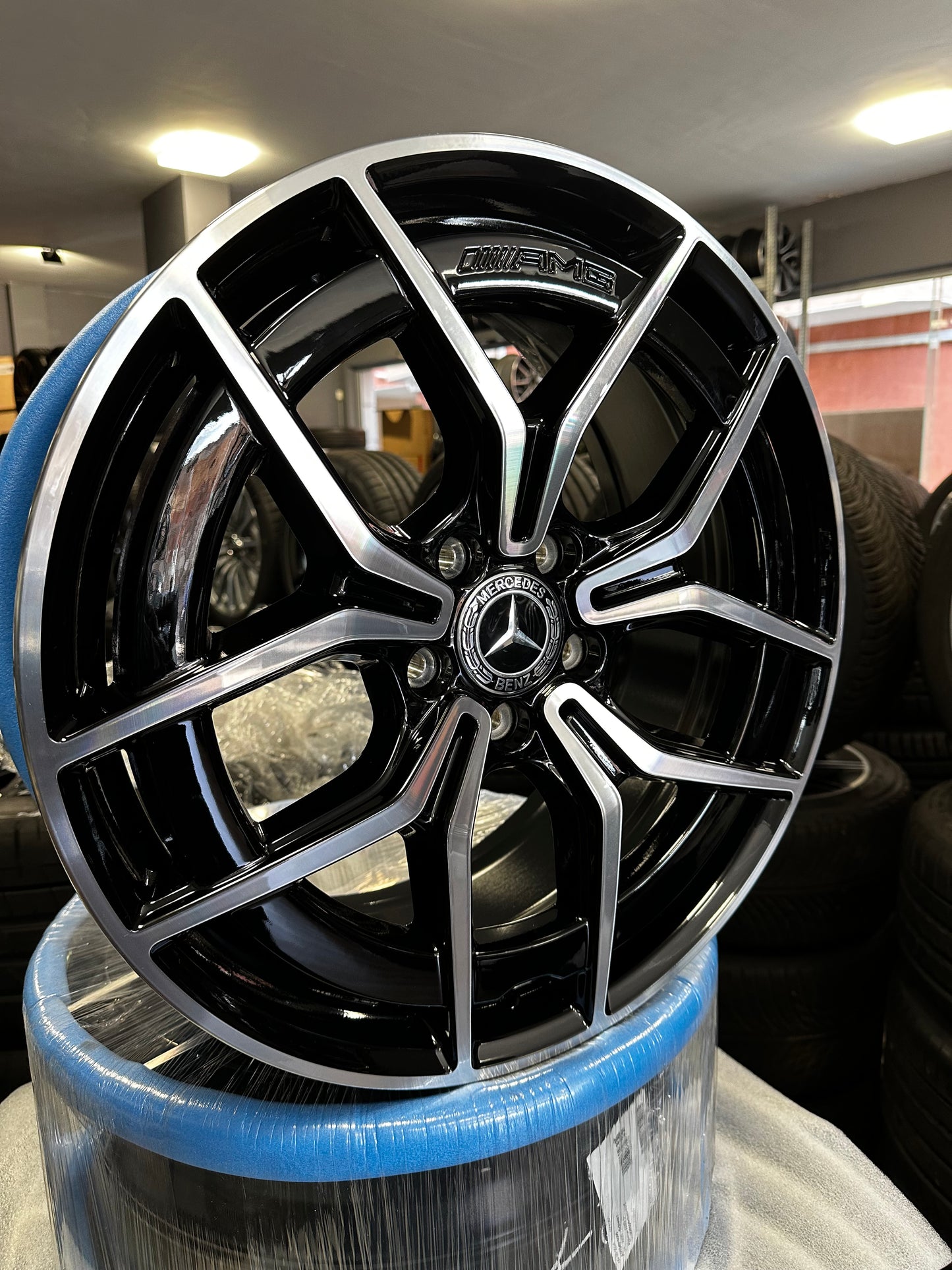 Оригинални Нови Mercedes E Klasse W213 AMG 19 Zoll Мерцедес Е Класа W213 Алуминиеви джанти AMG 19 цола A2134016500