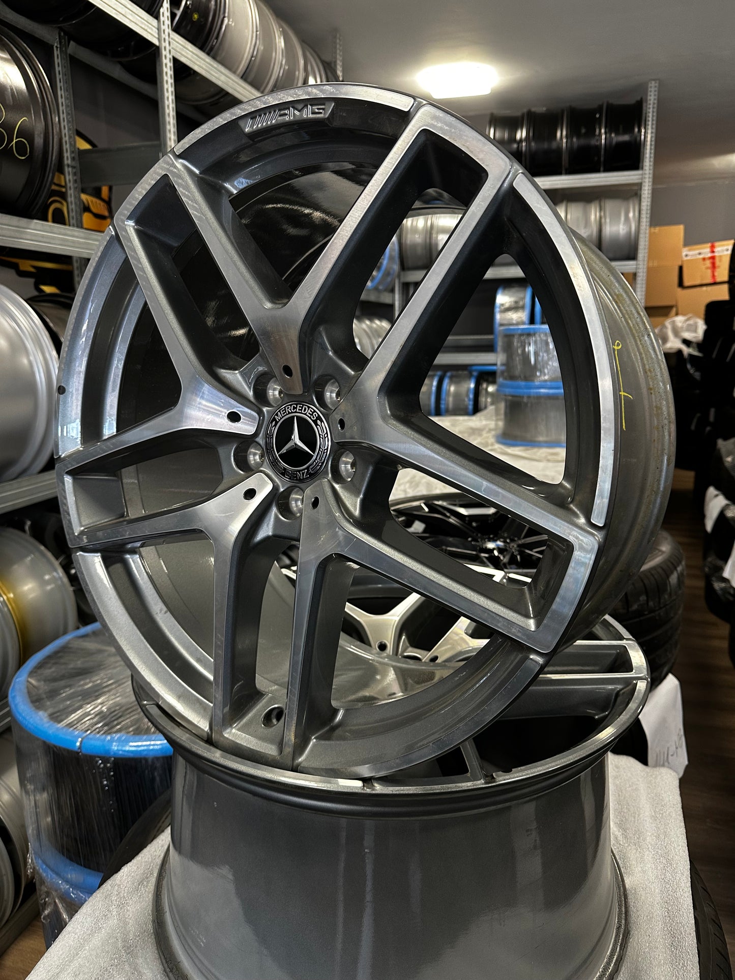 Оригинални като Нови Mercedes GLE Coupe W292 C292 AMG 21 Zoll Мерцедес ГЛЕ Купе W292 C292 AMG Алуминиеви джанти 21 цола A2924012900 A2924011700