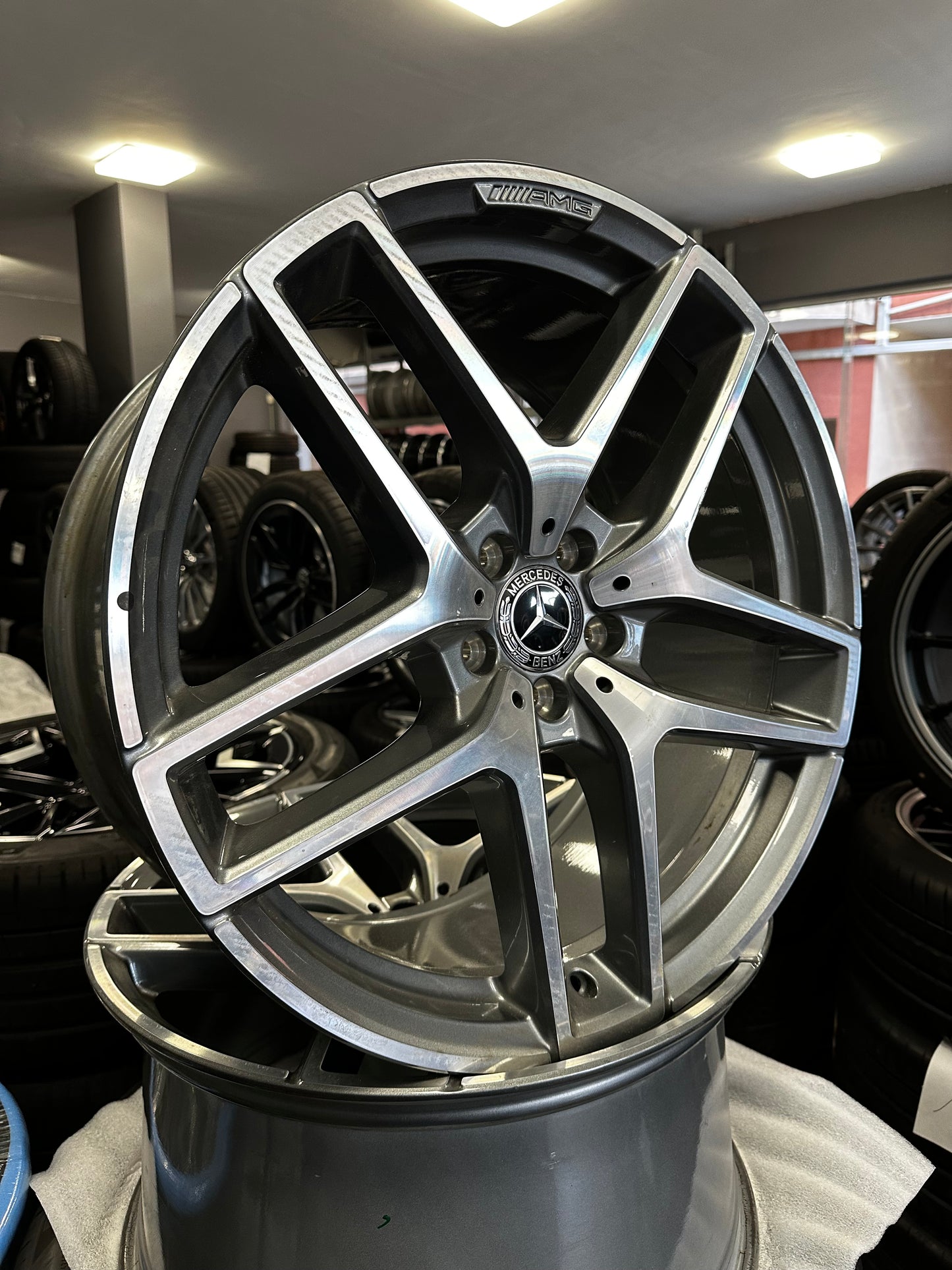 Оригинални като Нови Mercedes GLE Coupe W292 C292 AMG 21 Zoll Мерцедес ГЛЕ Купе W292 C292 AMG Алуминиеви джанти 21 цола A2924012900 A2924011700