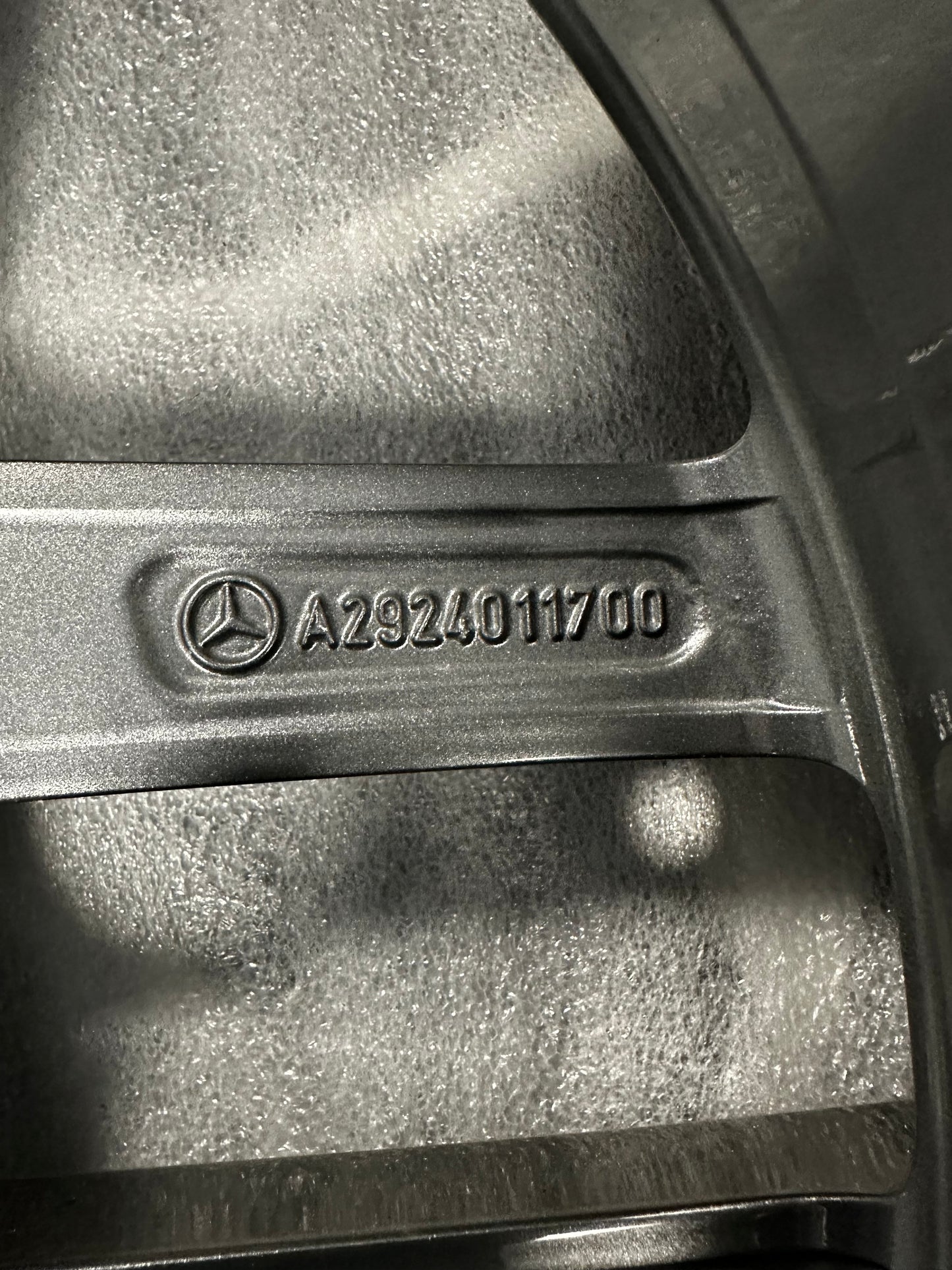 Оригинални като Нови Mercedes GLE Coupe W292 C292 AMG 21 Zoll Мерцедес ГЛЕ Купе W292 C292 AMG Алуминиеви джанти 21 цола A2924012900 A2924011700