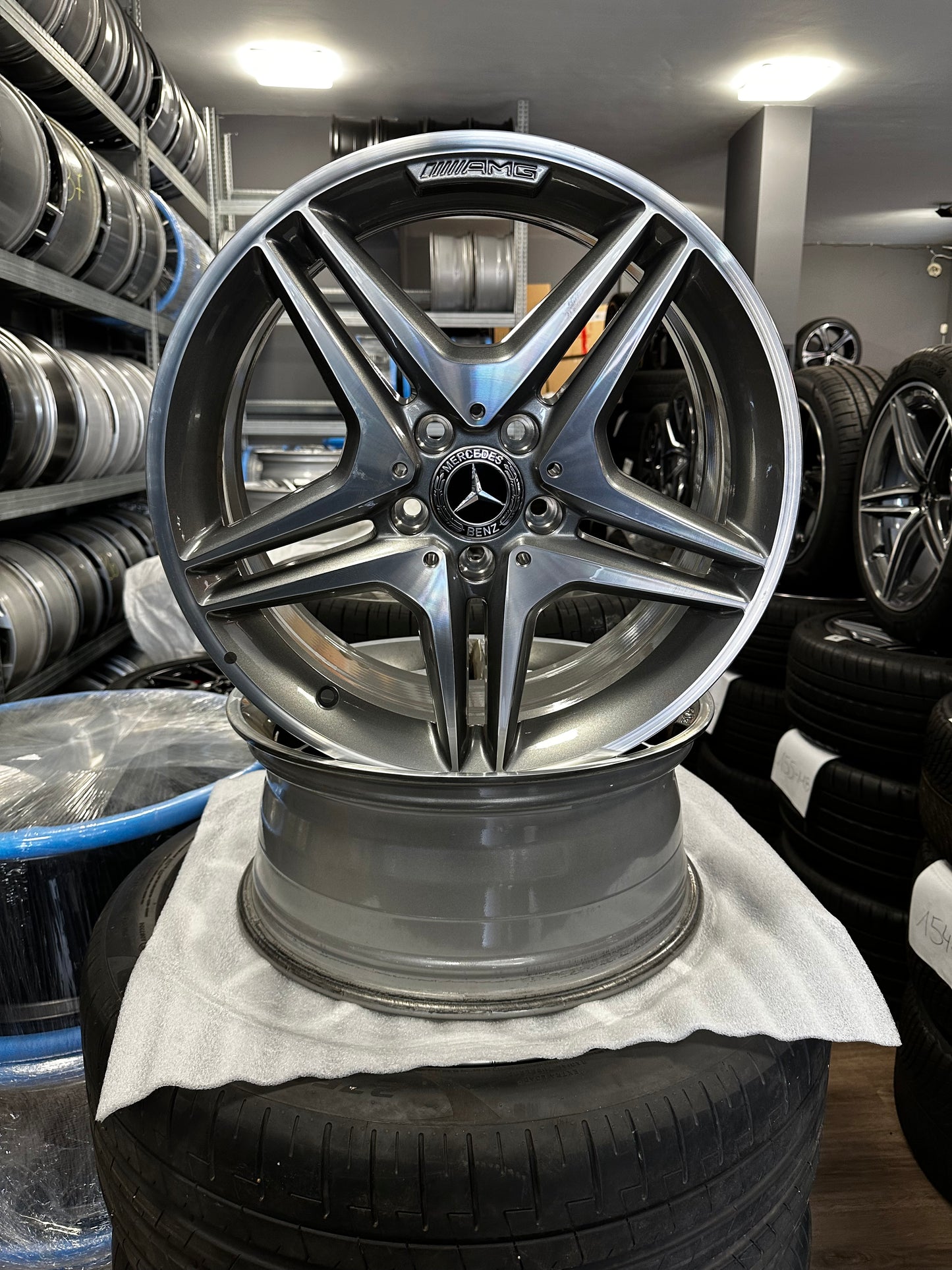 Оригинални Mercedes GLA Klasse W156 X156 AMG 18 Zoll Мерцедес ГЛА Класа W156 Алуминиеви АМГ джанти 18 цола 7,5J ET42,5 A1564010100