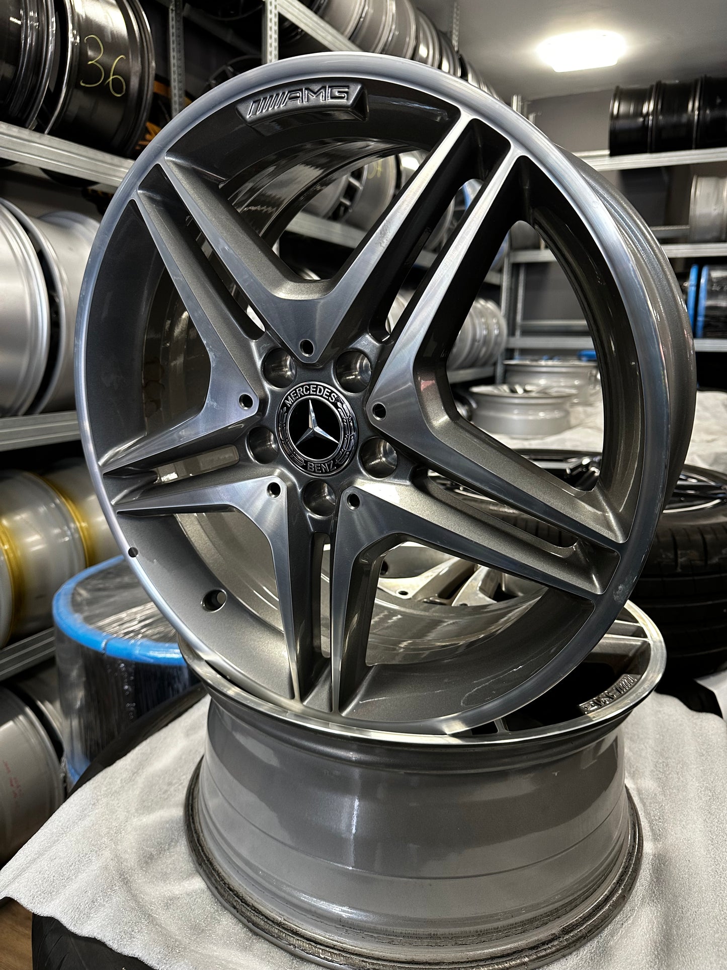 Оригинални Mercedes GLA Klasse W156 X156 AMG 18 Zoll Мерцедес ГЛА Класа W156 Алуминиеви АМГ джанти 18 цола 7,5J ET42,5 A1564010100