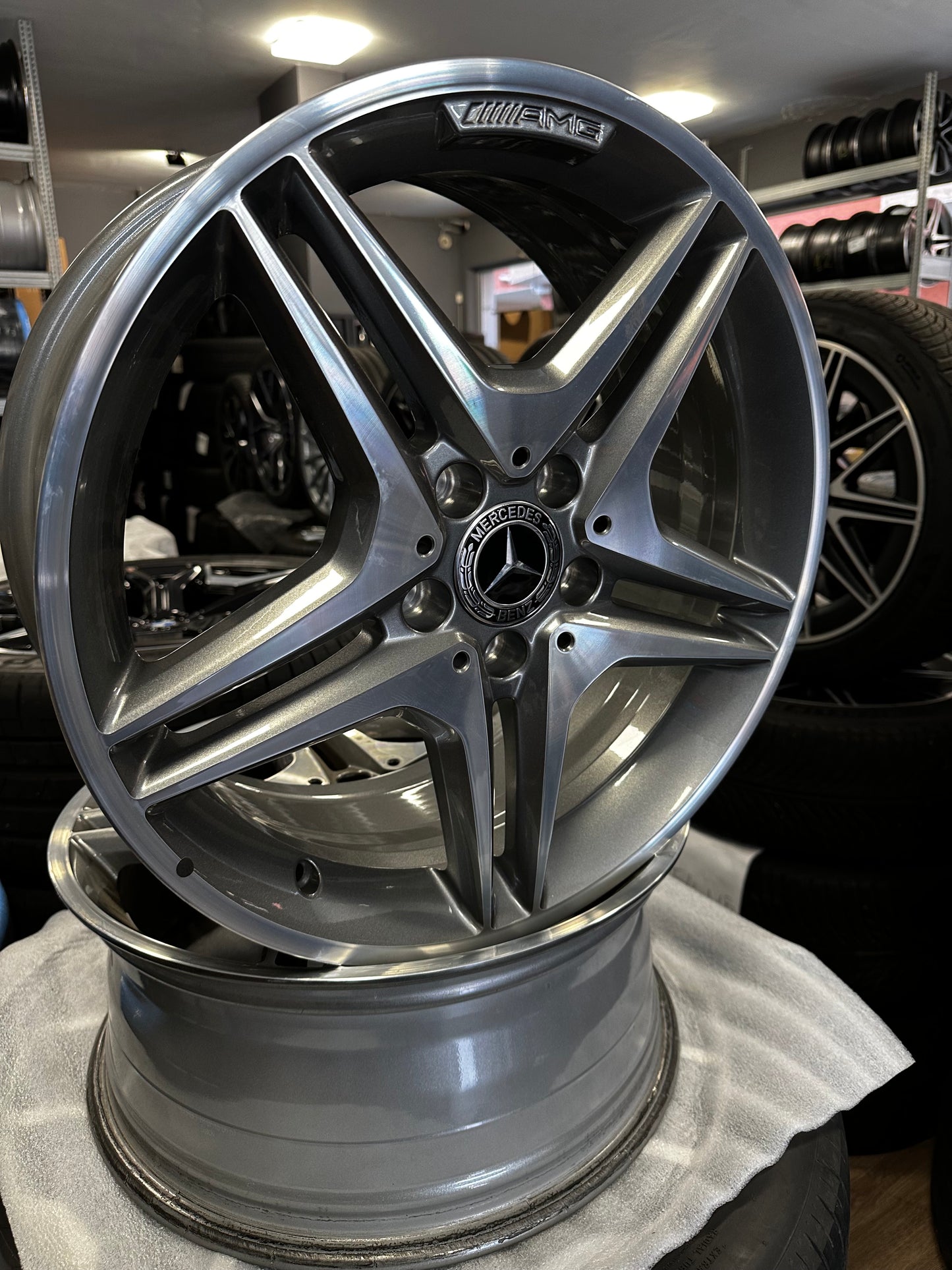 Оригинални Mercedes GLA Klasse W156 X156 AMG 18 Zoll Мерцедес ГЛА Класа W156 Алуминиеви АМГ джанти 18 цола 7,5J ET42,5 A1564010100
