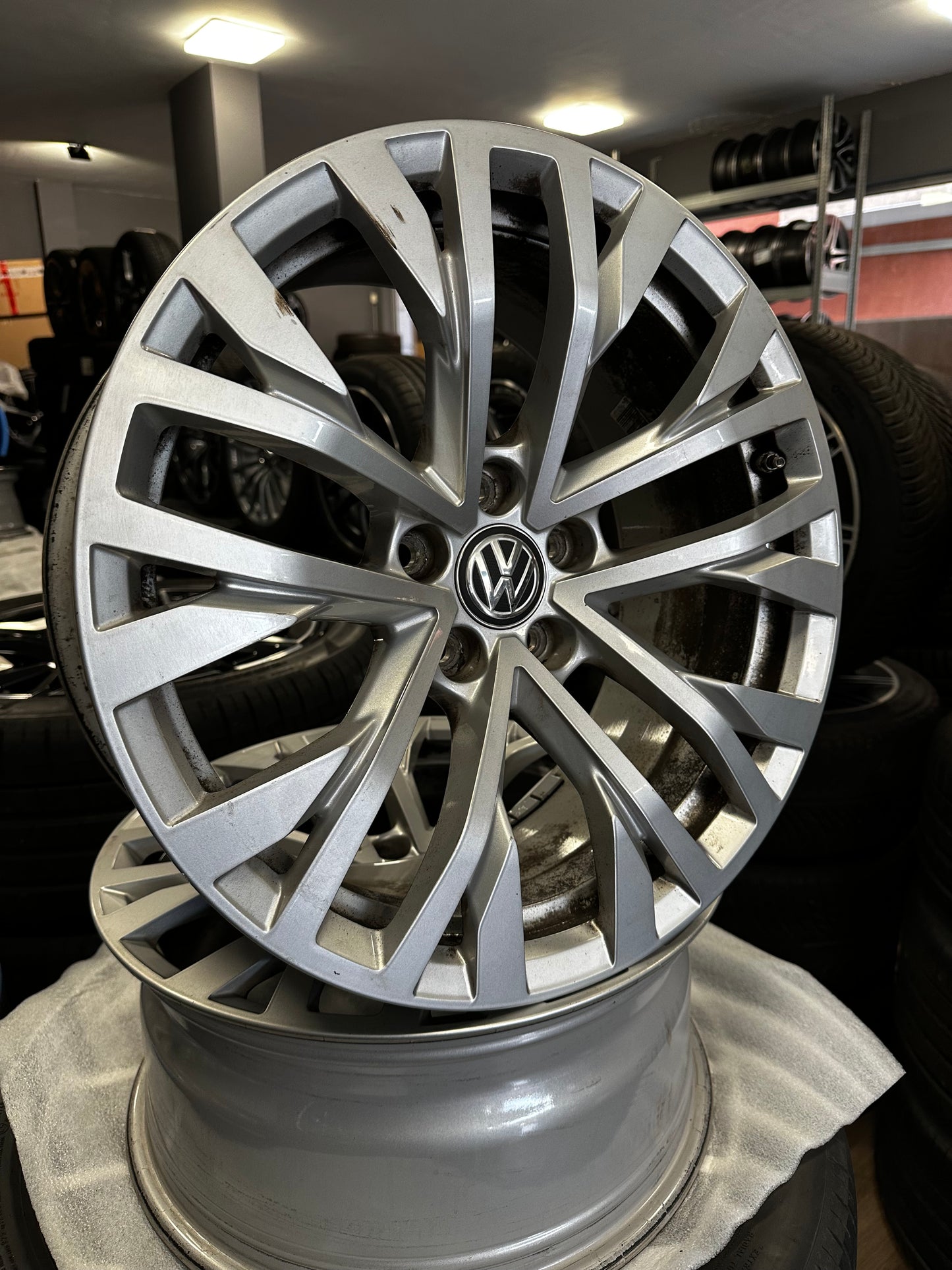 Оригинални VW Volkswagen Touareg 3 18 Zoll Фолксваген Туарег 3 Алуминиеви джанти 18 цола 760601025H 5x112 8J ET25