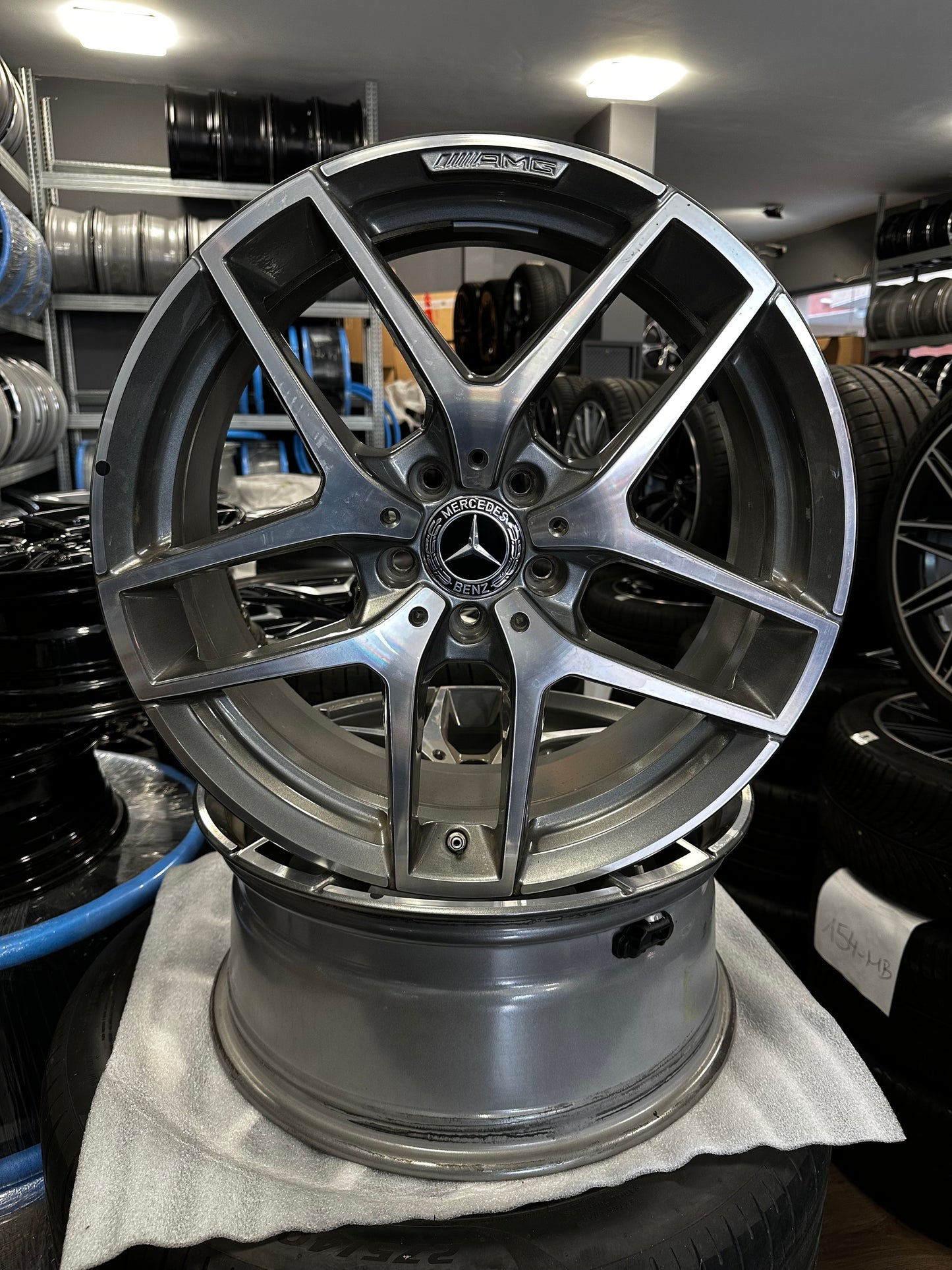 Оригинални Mercedes GLA Klasse W156 X156 AMG 19 Zoll Мерцедес ГЛА Класа W156 Алуминиеви АМГ джанти 19 цола 8J ET43,7 A1564013000