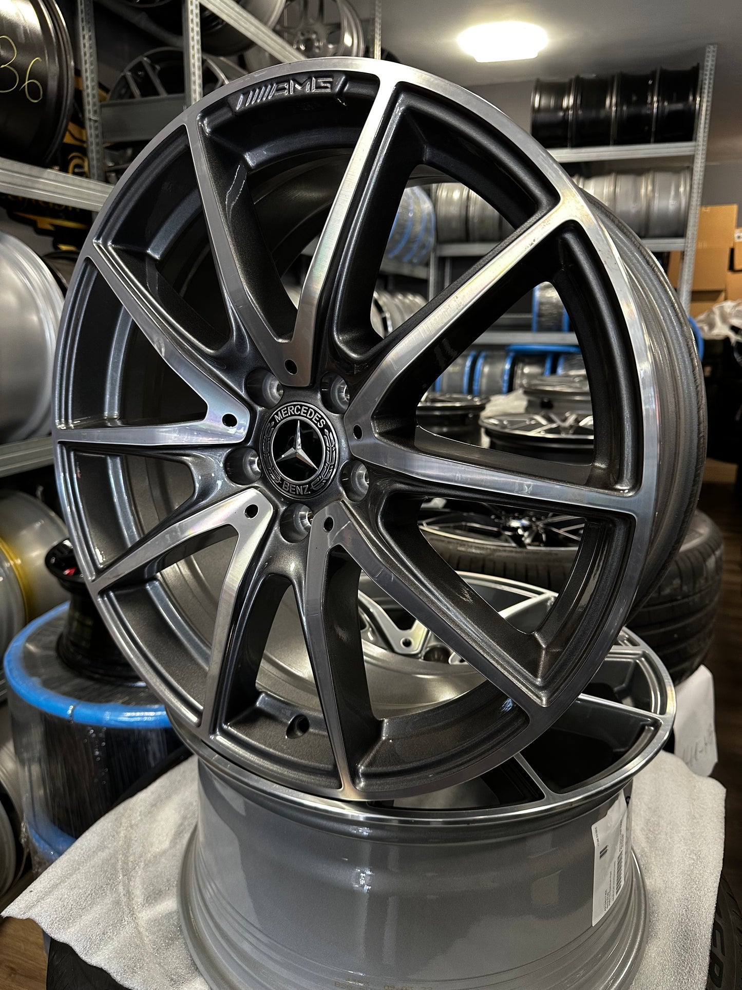 Оригинални като Нови Mercedes E Klasse W213 AMG 19 Zoll Мерцедес Е Класа W213 Алуминиеви AMG джанти 19 цола A2134017300 A2134017400 8J ET43 9J ET49