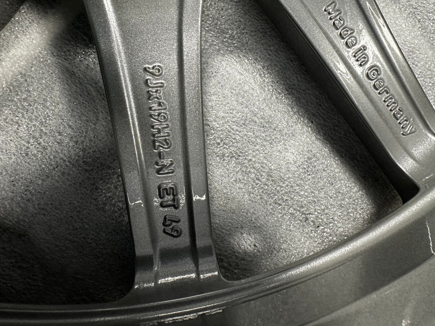 Оригинални като Нови Mercedes E Klasse W213 AMG 19 Zoll Мерцедес Е Класа W213 Алуминиеви AMG джанти 19 цола A2134017300 A2134017400 8J ET43 9J ET49