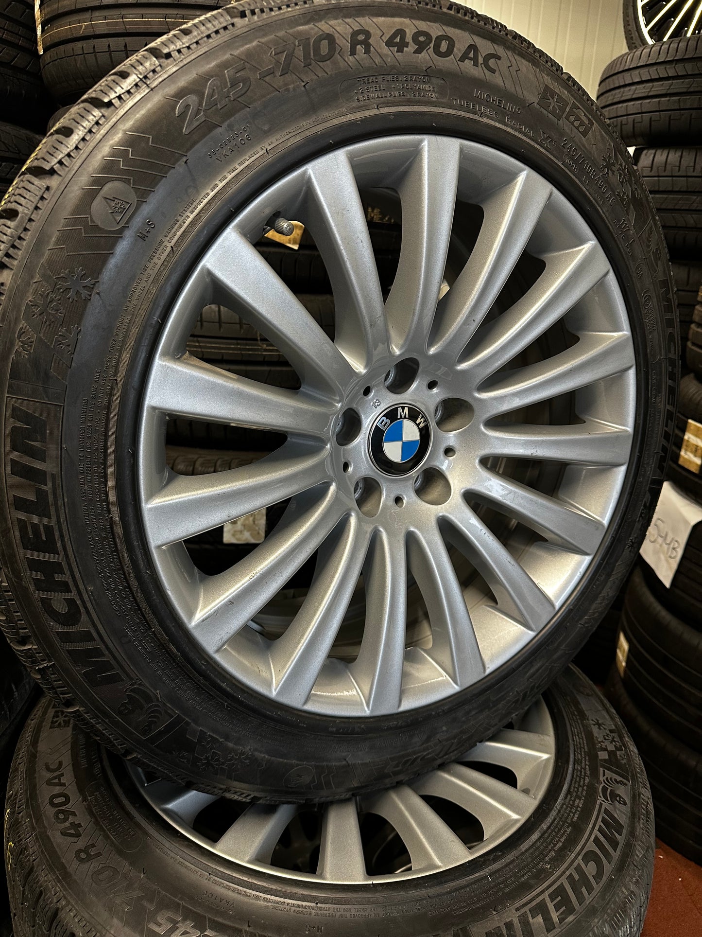 Оригинал BMW Gepanzert 7er F01 F02 PAX 245 710 R490 AC Бмв 7-ма серия Ф01 Ф02 Бронирана 245 710 Р490 АЦ PAX зимен комплект зимни гуми