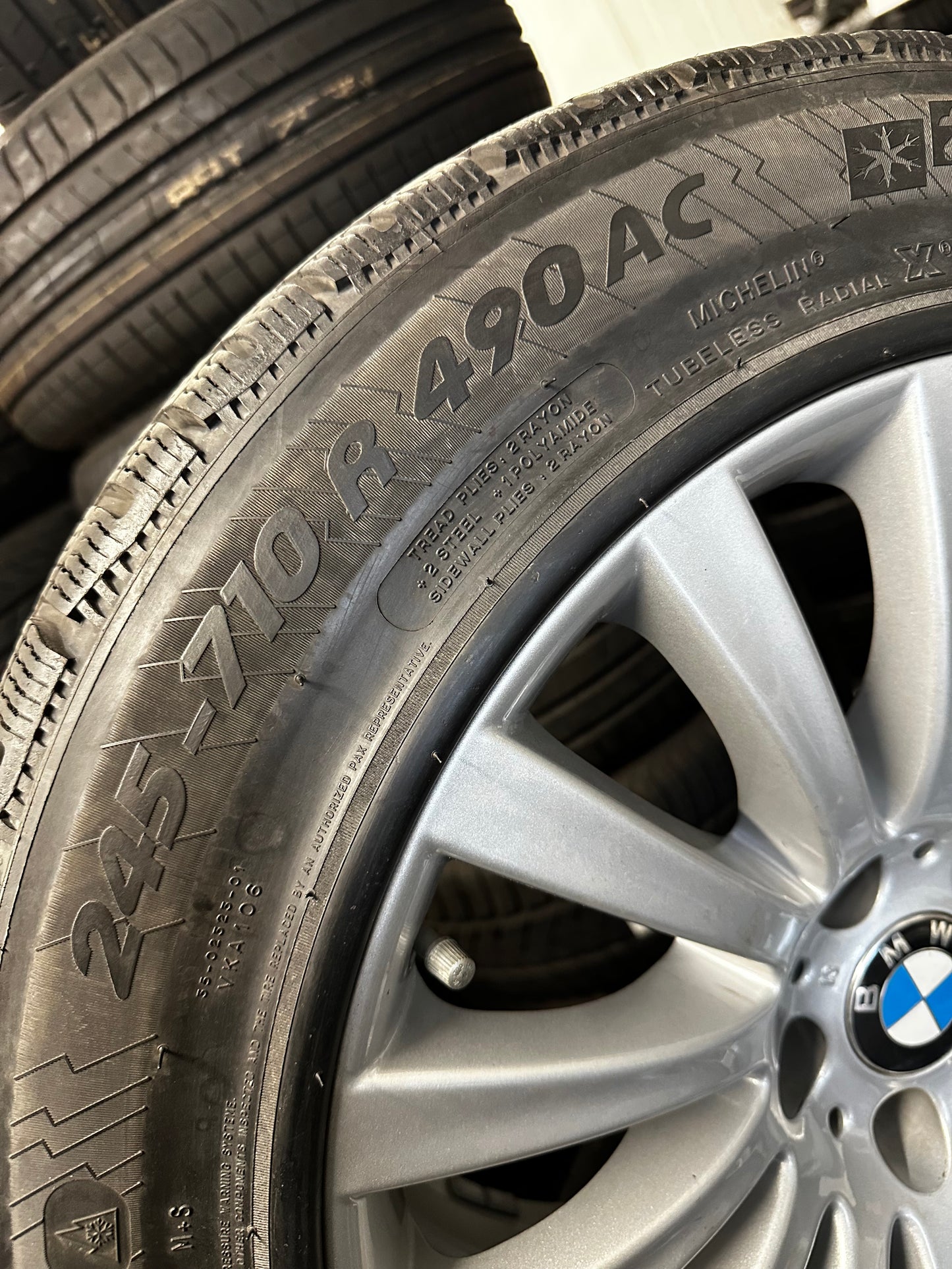 Оригинал BMW Gepanzert 7er F01 F02 PAX 245 710 R490 AC Бмв 7-ма серия Ф01 Ф02 Бронирана 245 710 Р490 АЦ PAX зимен комплект зимни гуми