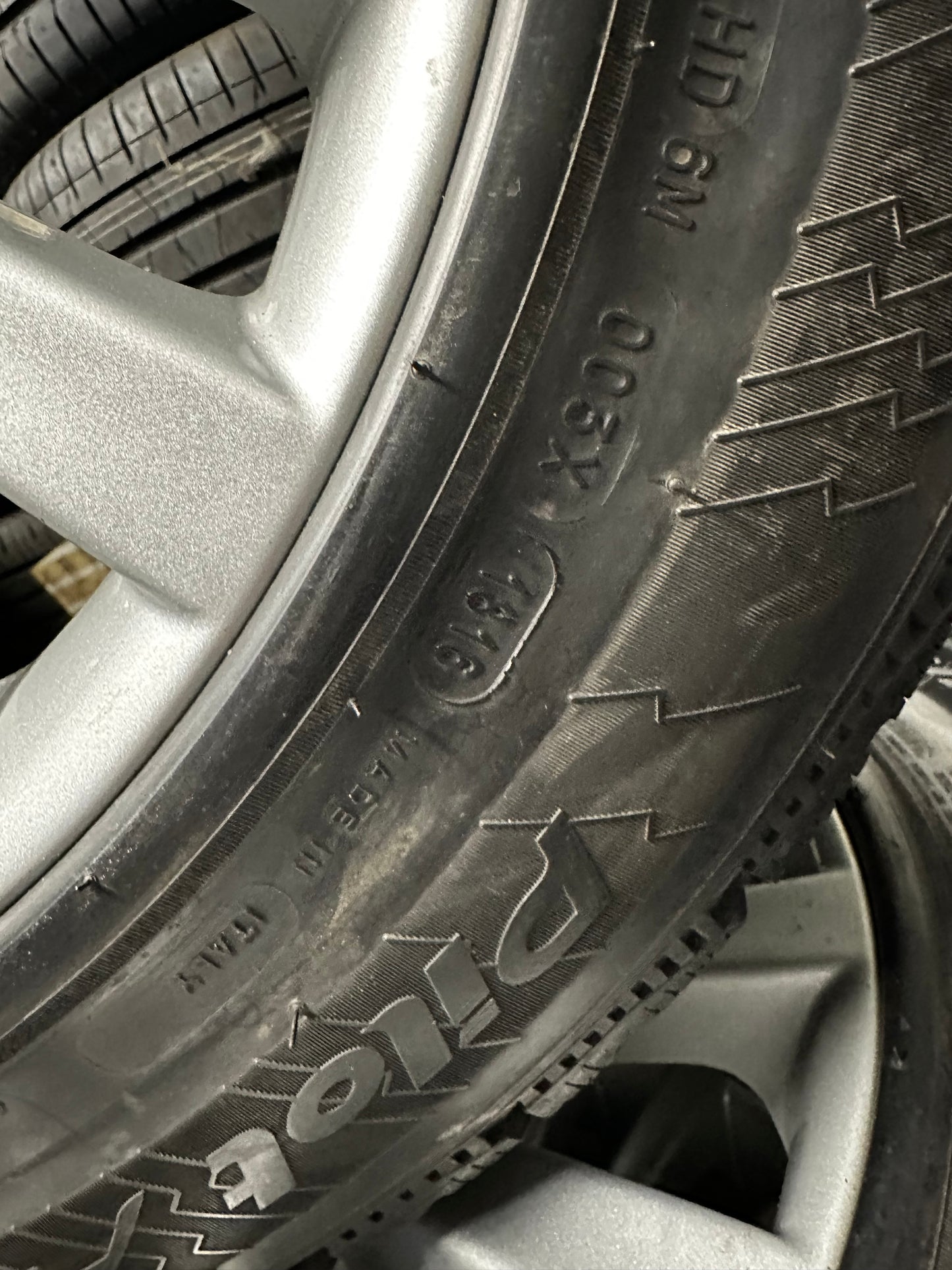 Оригинал BMW Gepanzert 7er F01 F02 PAX 245 710 R490 AC Бмв 7-ма серия Ф01 Ф02 Бронирана 245 710 Р490 АЦ PAX зимен комплект зимни гуми